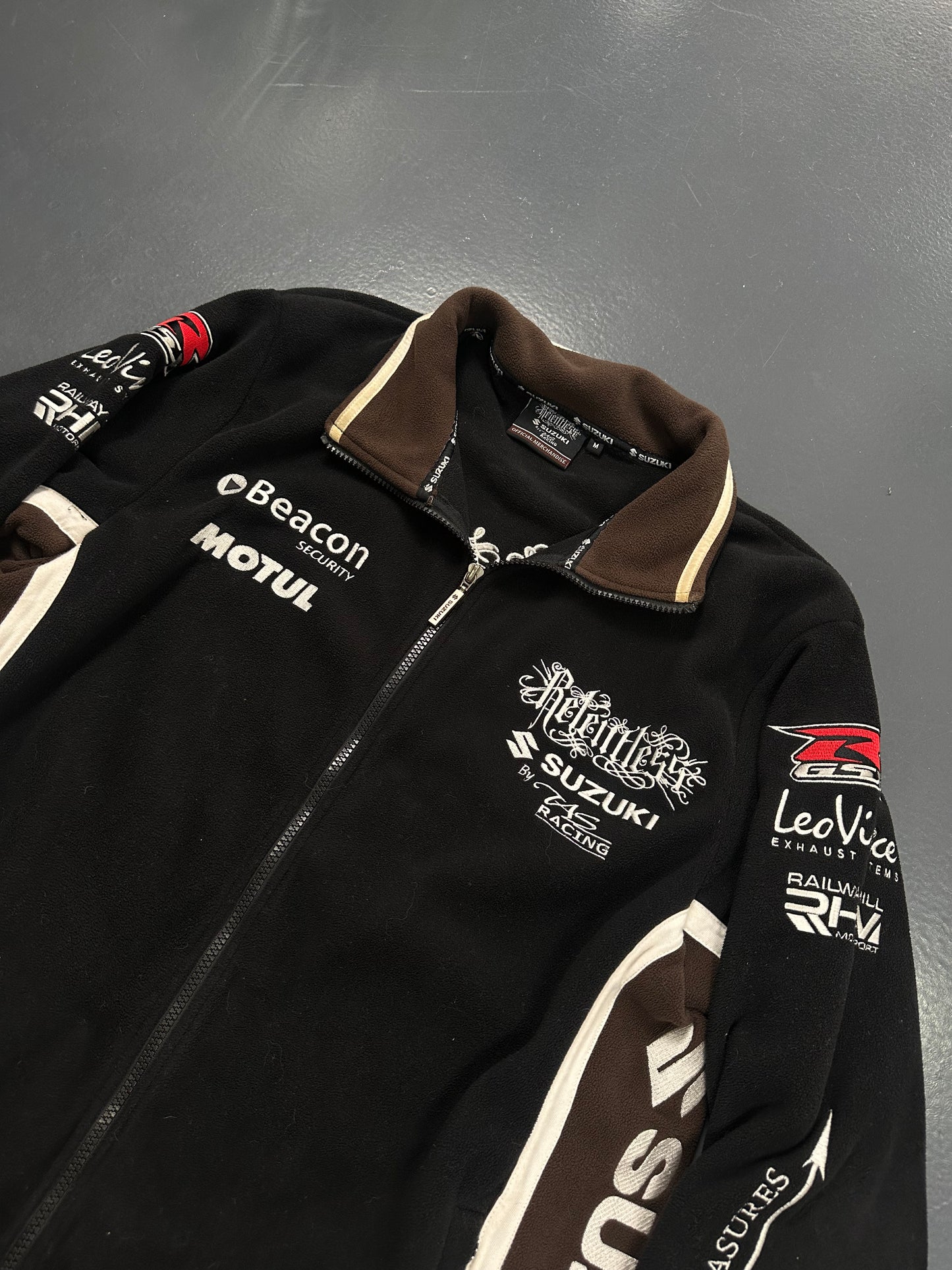 FORRO POLAR SUZUKI TRIBAL VINTAGE NEGRO Y MARRÓN
