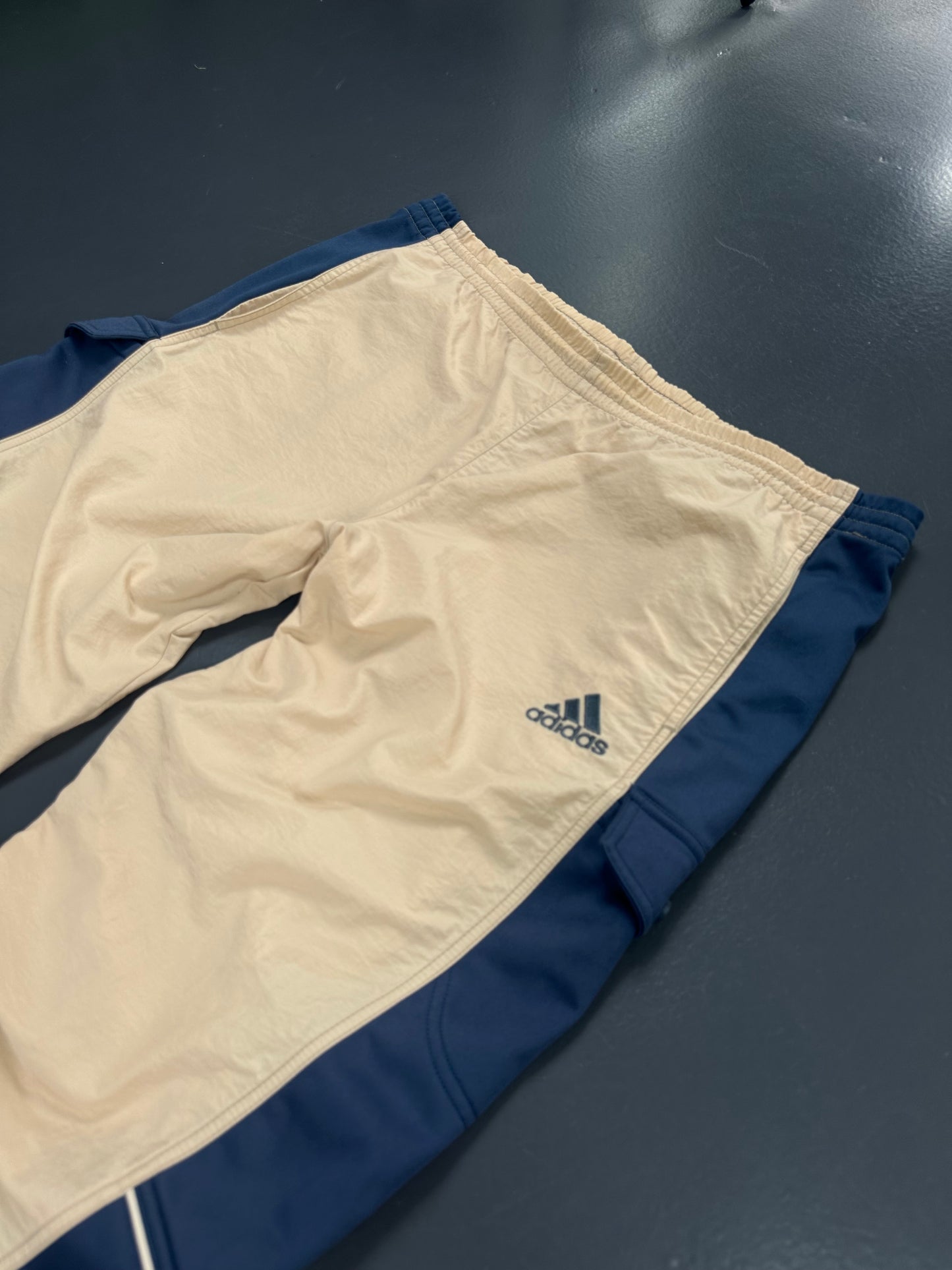 JOGGER ADIDAS VINTAGE BEIGE Y AZUL