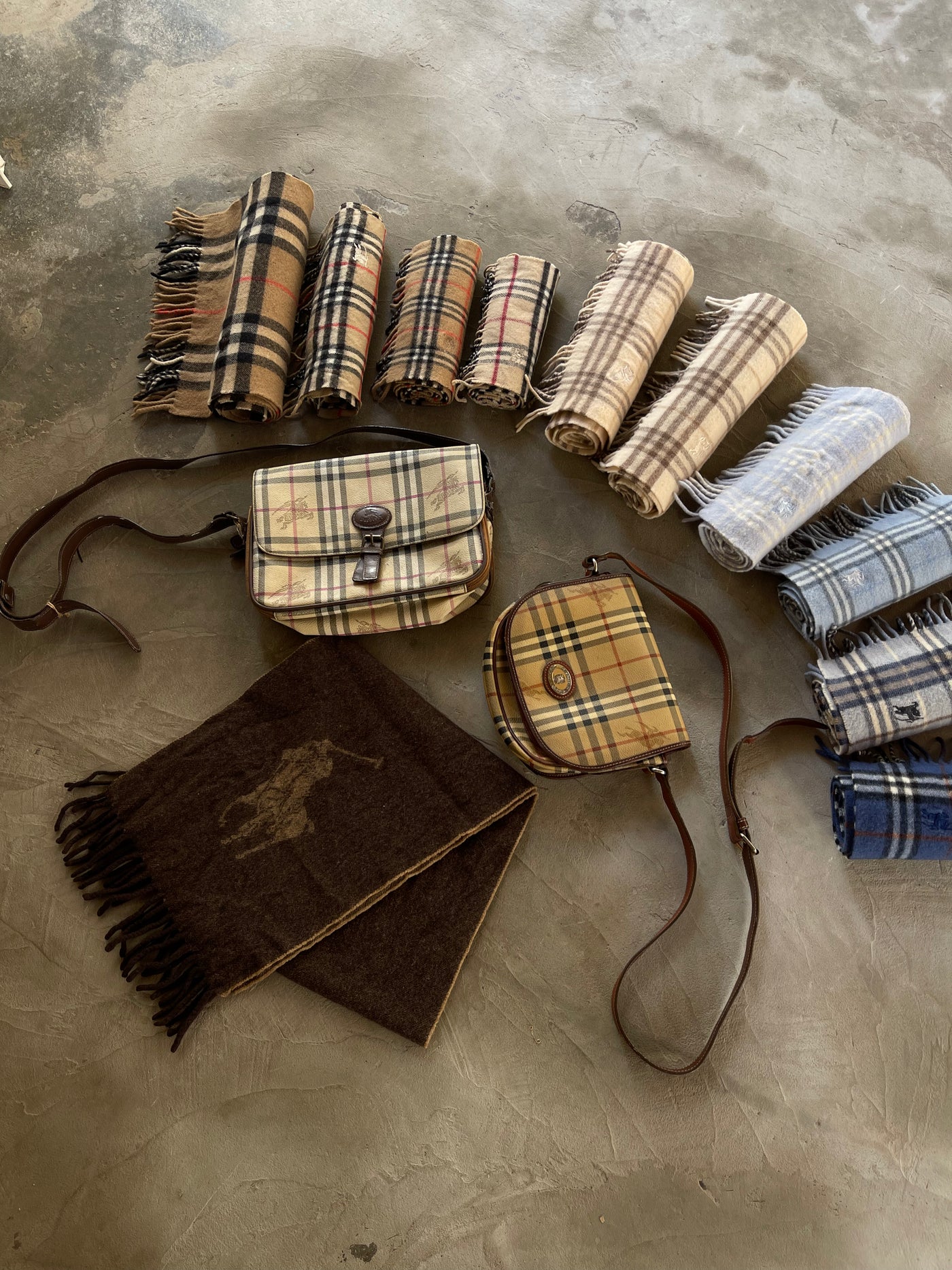 BURBERRY SCARF MYSTERY BOX