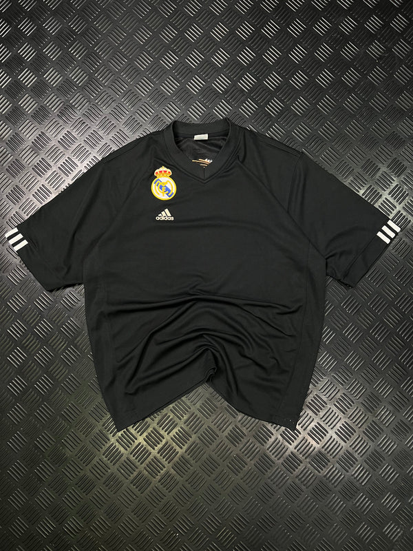 Vista frontal de camiseta Adidas Real Madrid negra