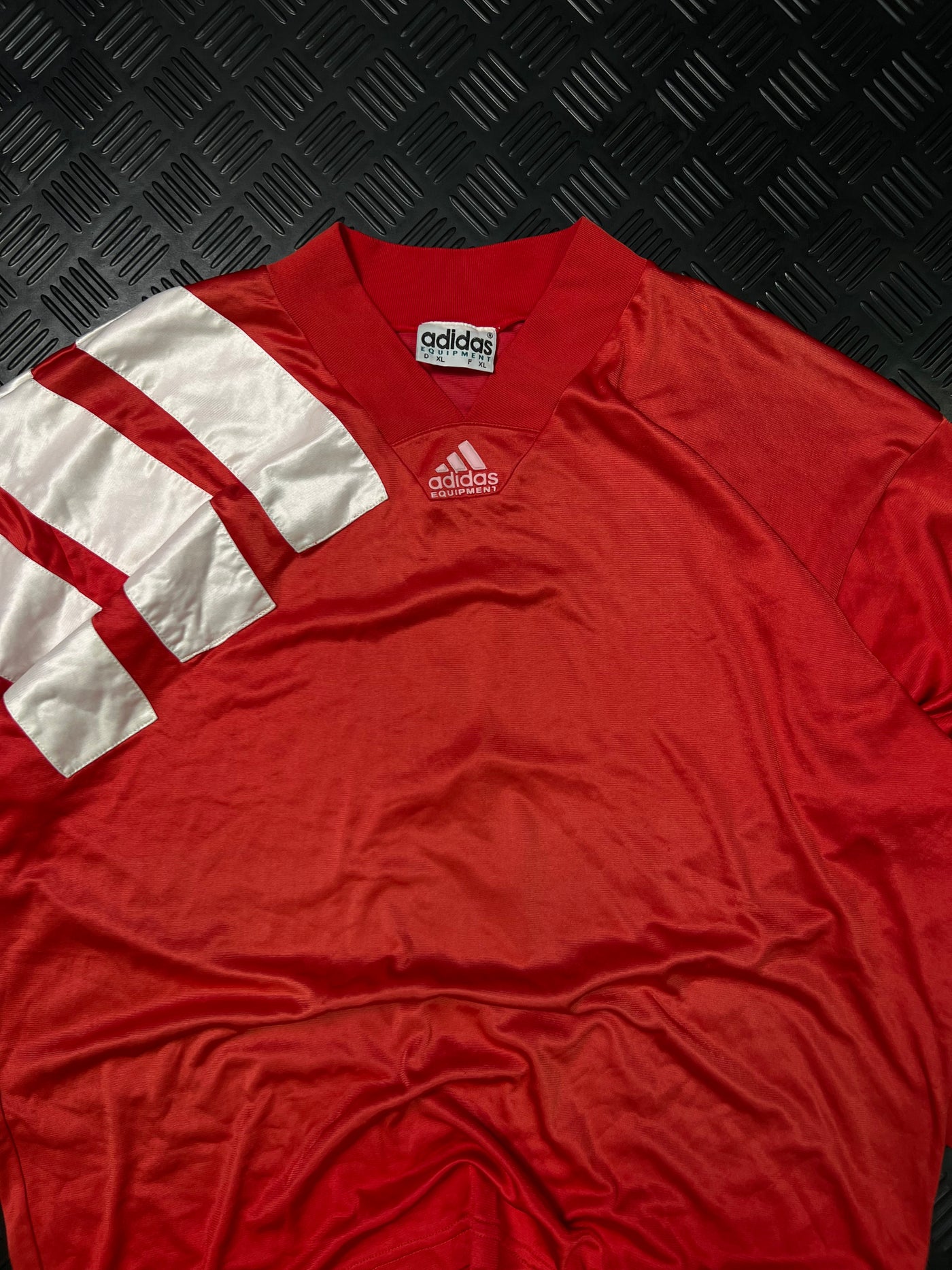 Vista trasera de camiseta larga Adidas SV Ewattingen vintage con dorsal 2