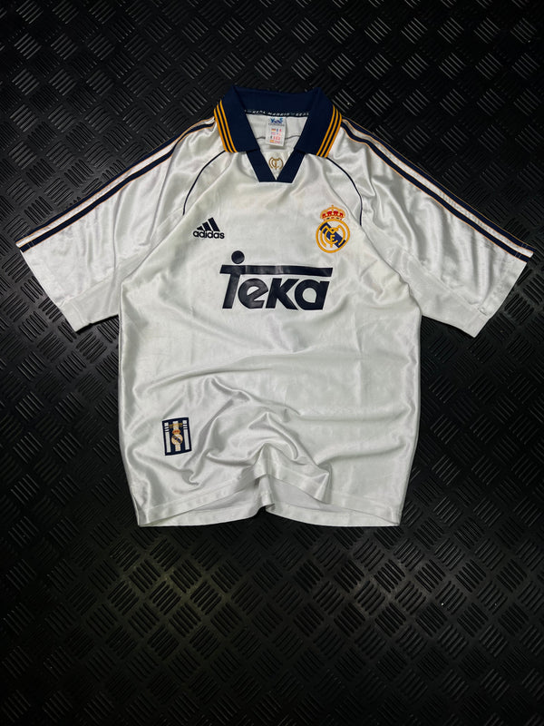 Vista frontal de camiseta Adidas Real Madrid Teka Figo vintage blanca
