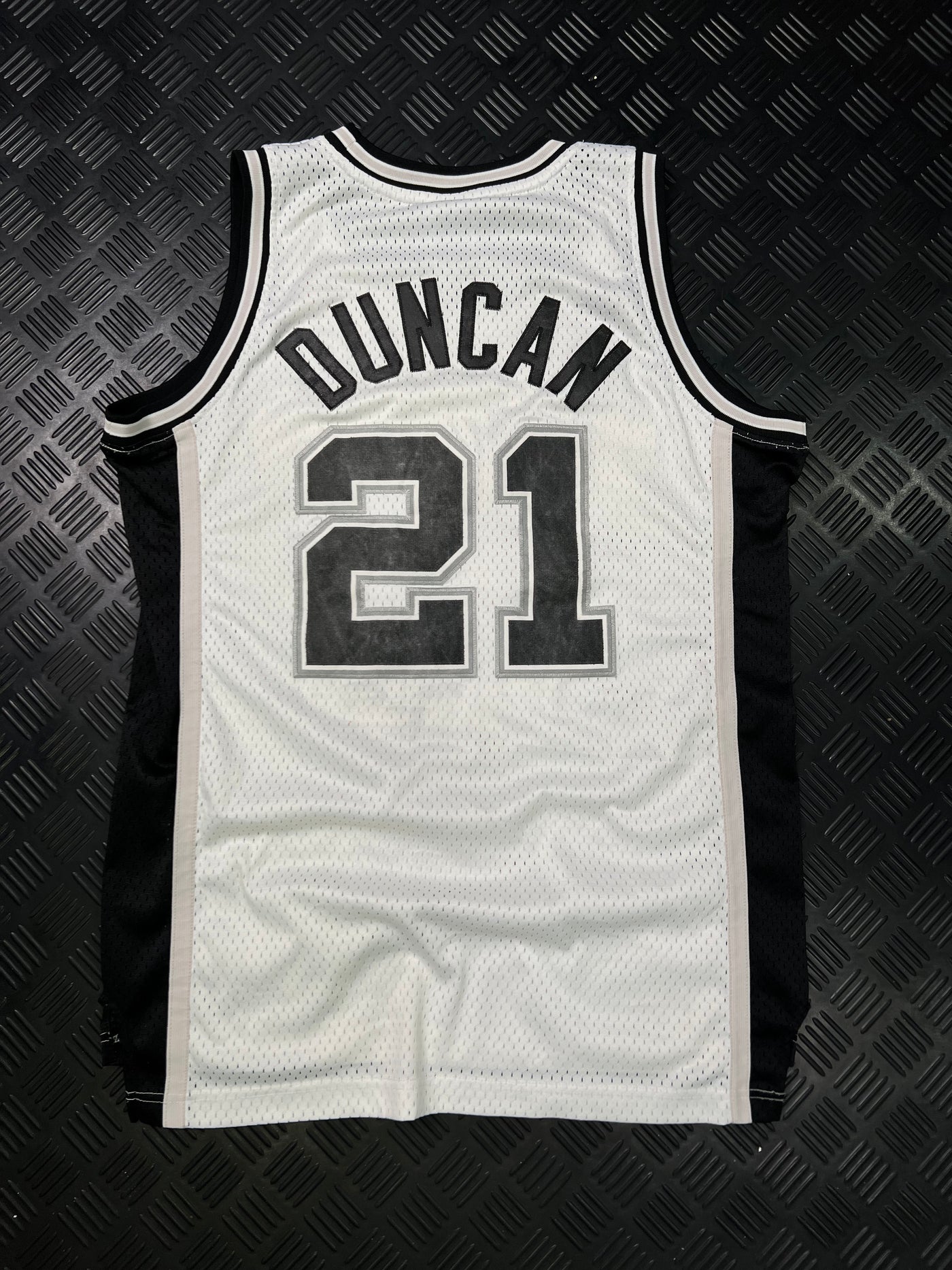 Vista trasera de camiseta San Antonio Spurs Duncan con dorsal 21