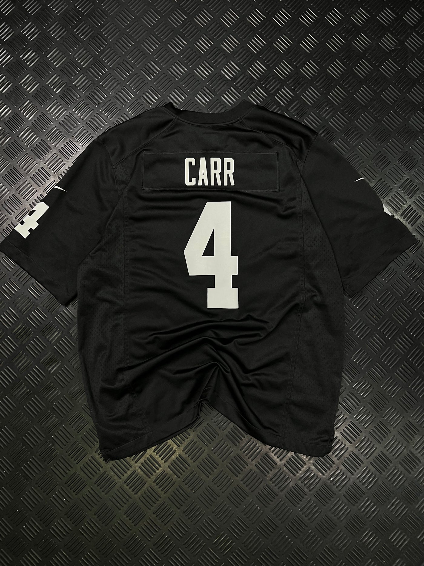 Vista trasera de camiseta Raiders Carr con dorsal 4
