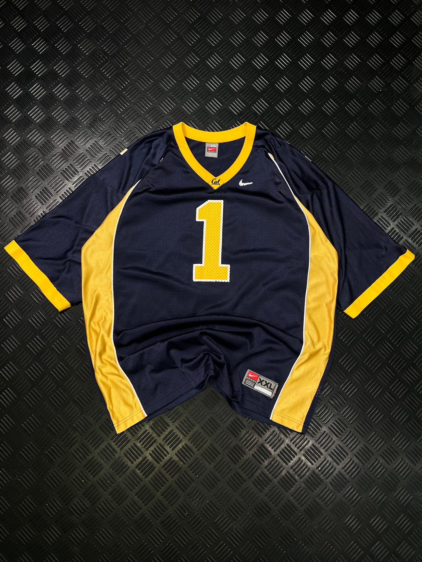 Vista frontal de camiseta Nike Cal Golden Bears vintage