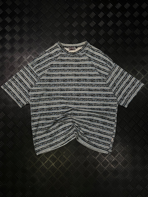 Vista frontal de camiseta Quiksilver estampado Y2K vintage