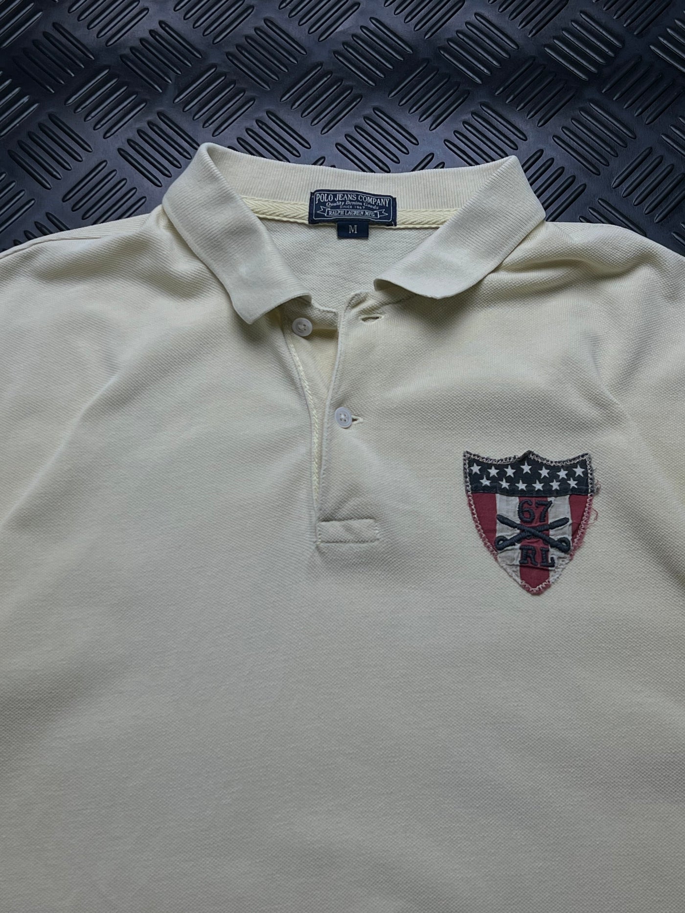 Detalle de etiqueta talla M y escudo bordado Ralph Lauren 67
