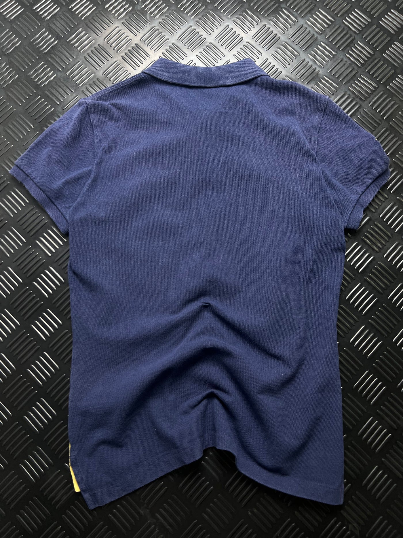Vista trasera de polo Ralph Lauren Sport azul marino