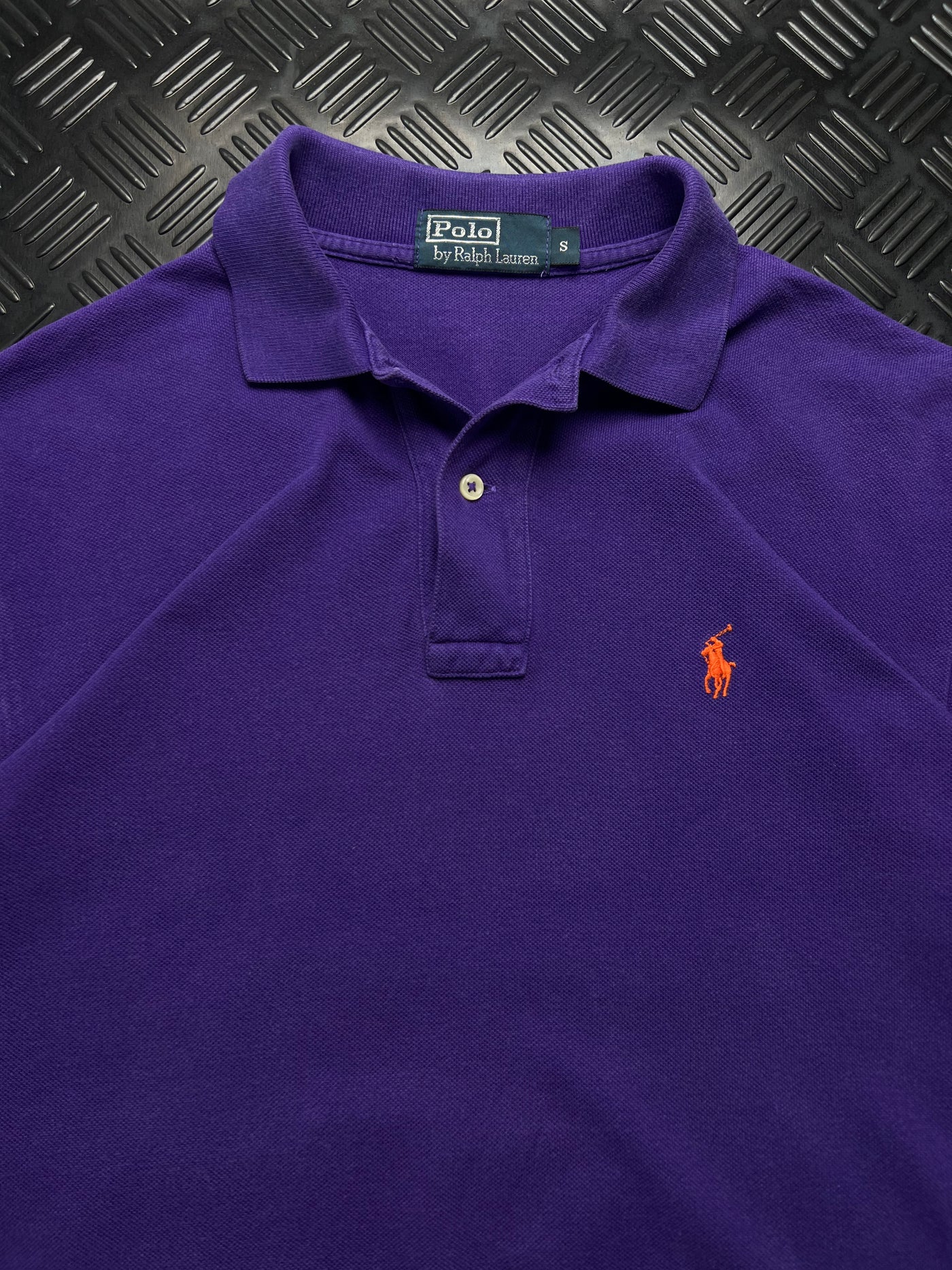 Detalle de polo Ralph Lauren morado talla S
