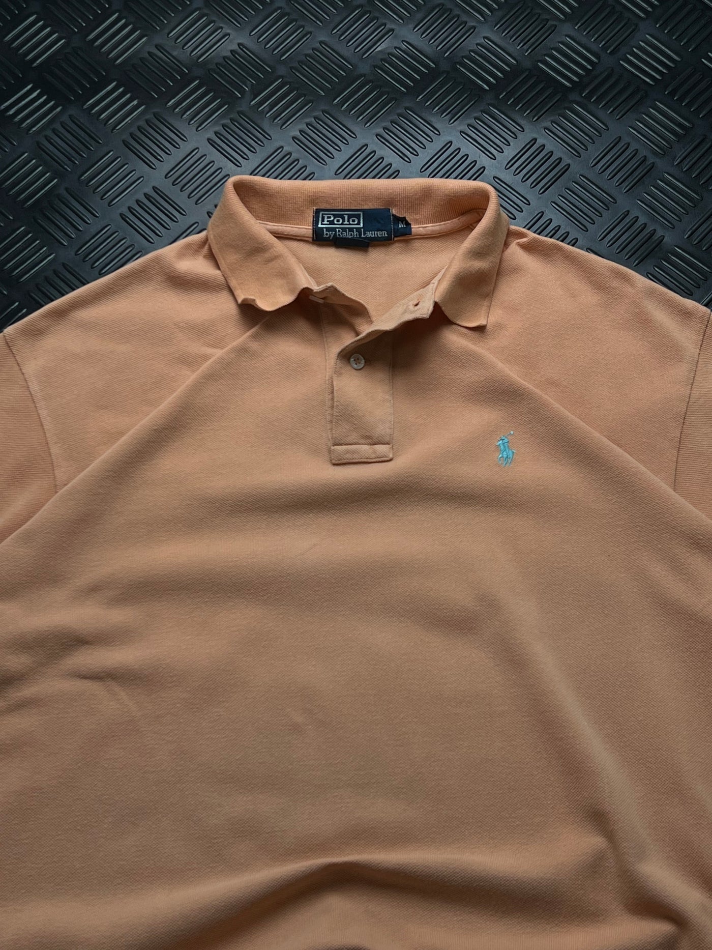Detalle de etiqueta talla M y Pony turquesa de polo Ralph Lauren