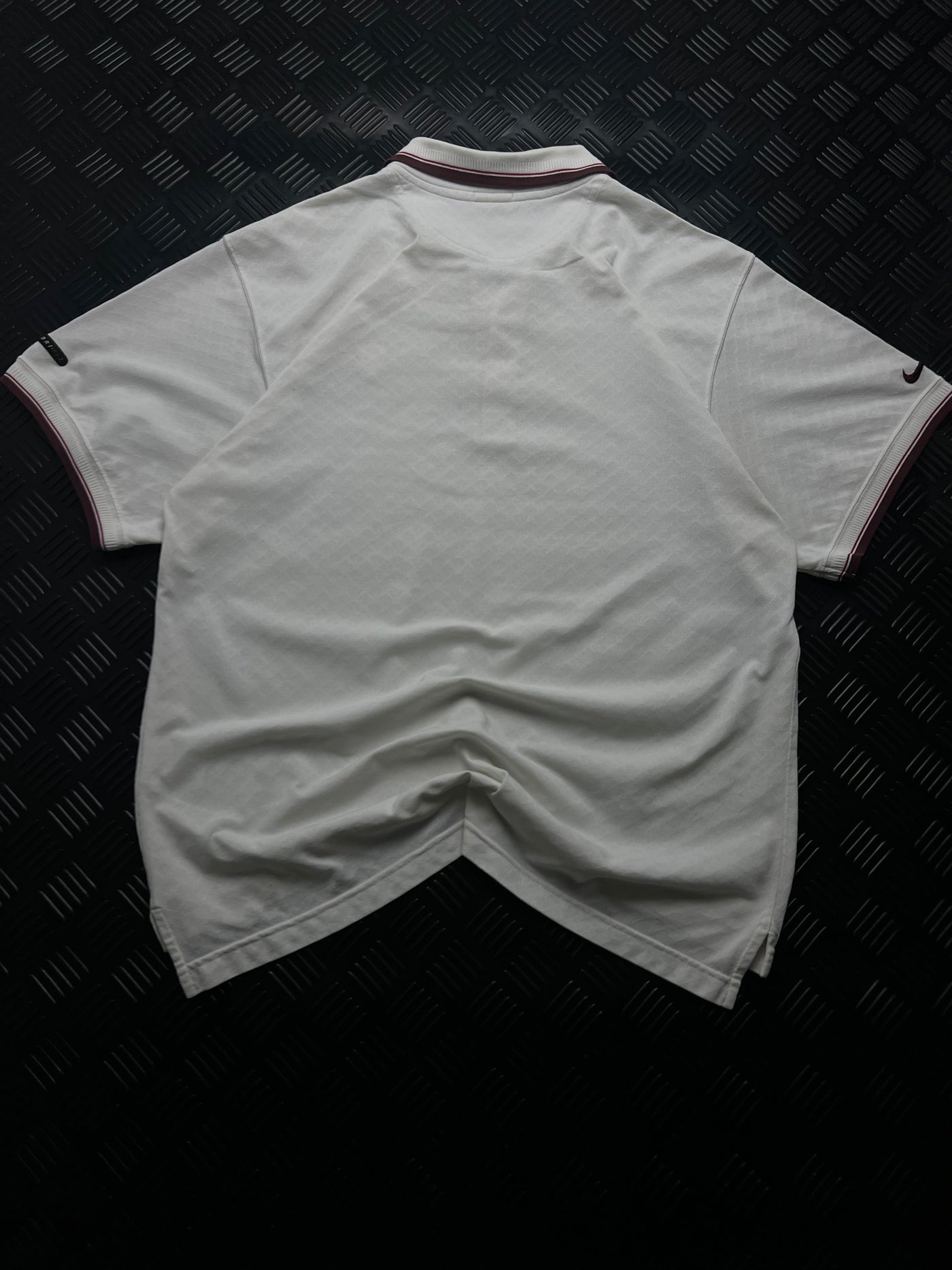 Vista trasera de polo Nike vintage blanco