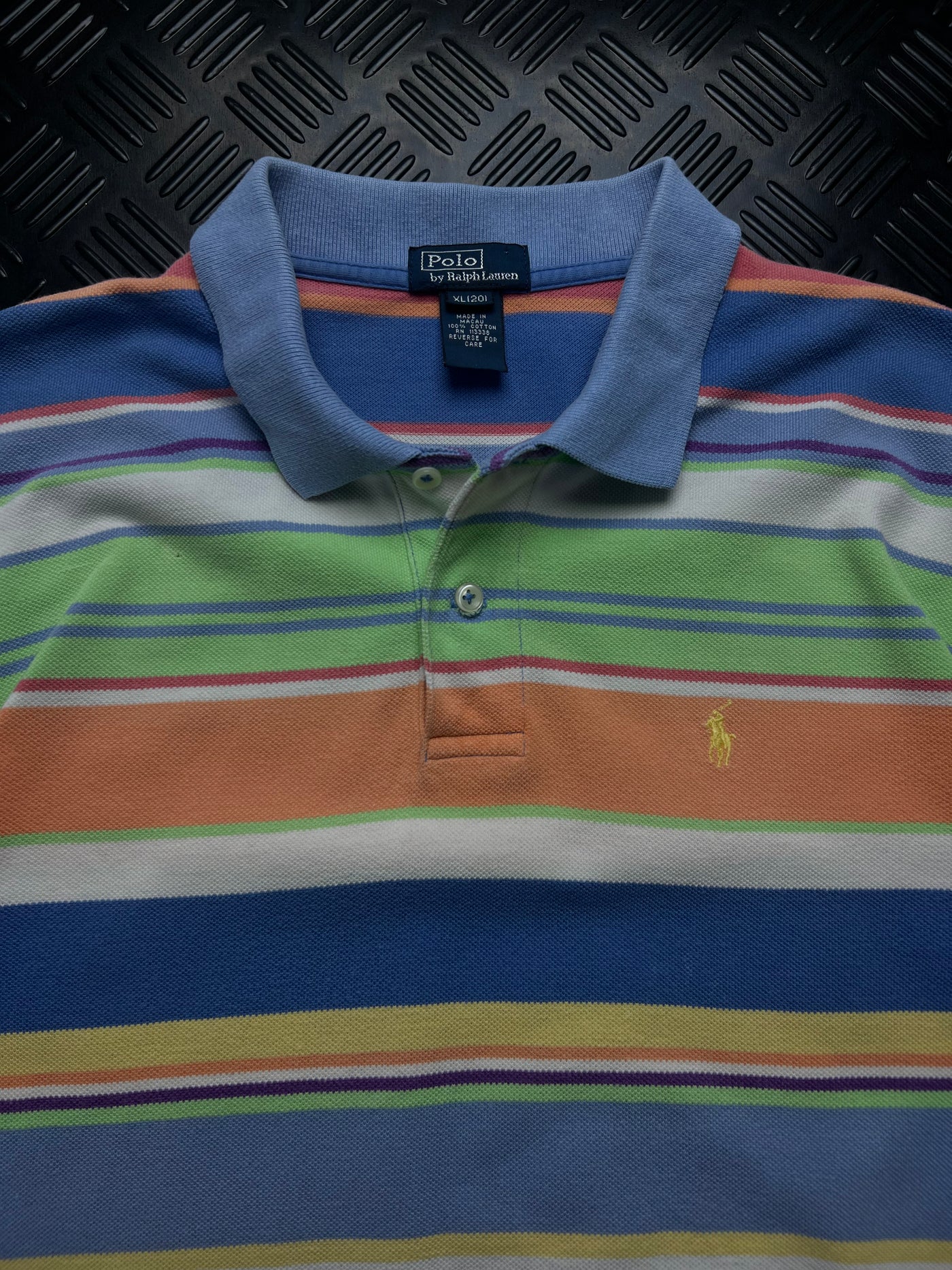 Detalle de etiqueta talla XL 20 y Pony Ralph Lauren