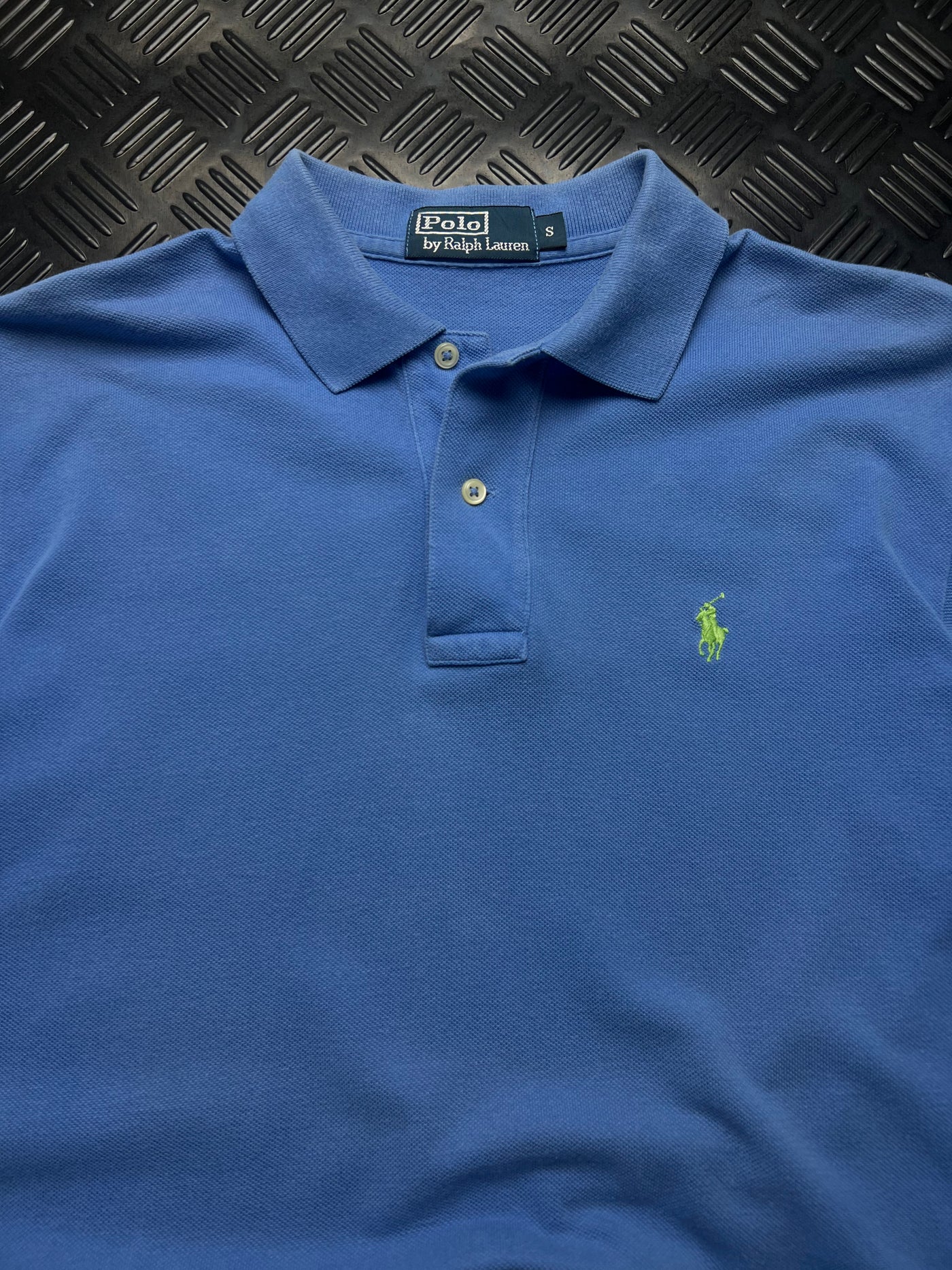 Detalle de etiqueta talla S y Pony verde Ralph Lauren