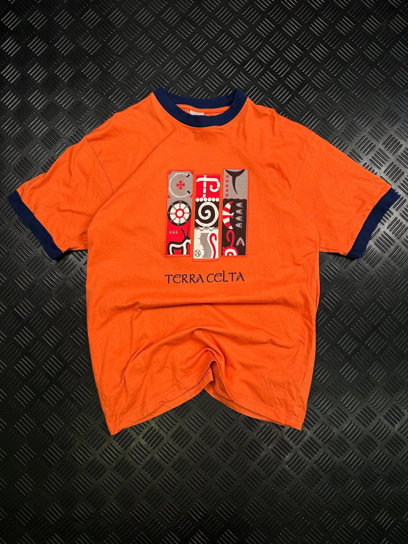 Vista frontal de camiseta Nike Terra Celta naranja