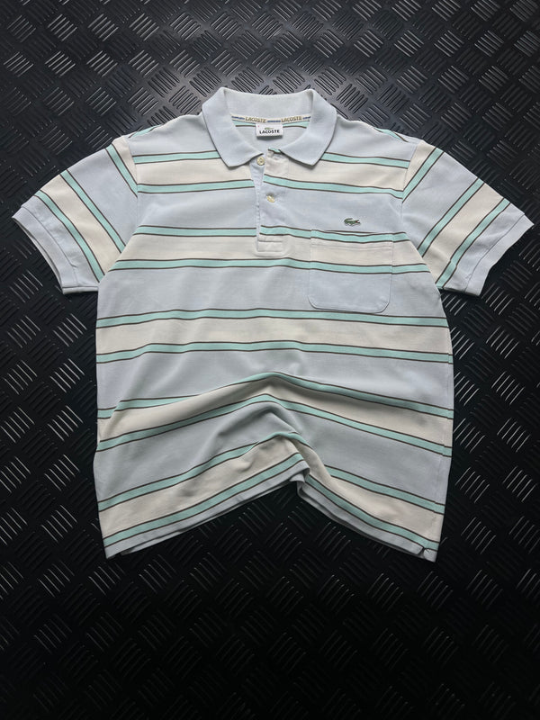 Vista frontal de polo lacoste rayas gris y verde