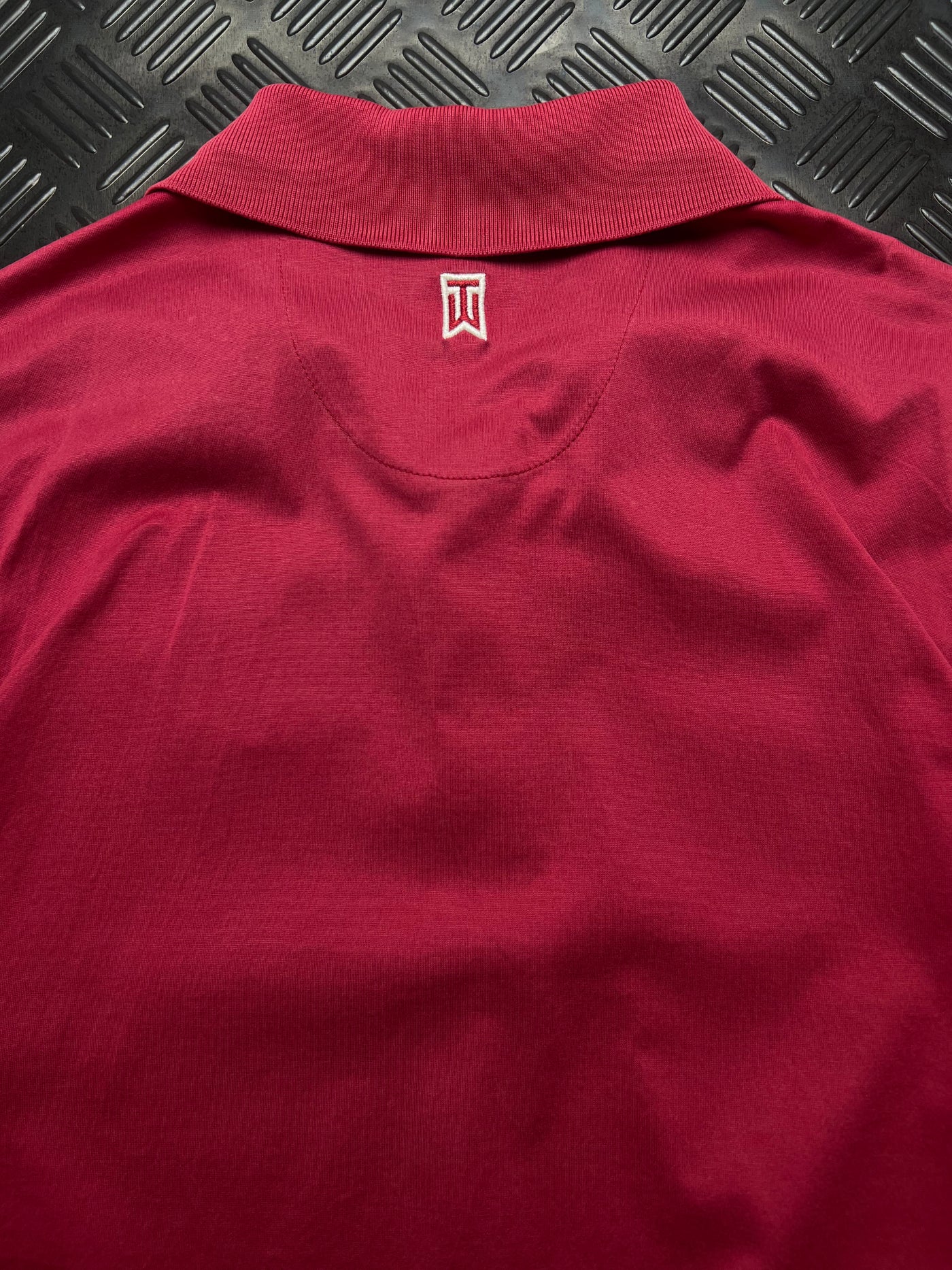 Vista trasera de polo nike tiger woods vintage