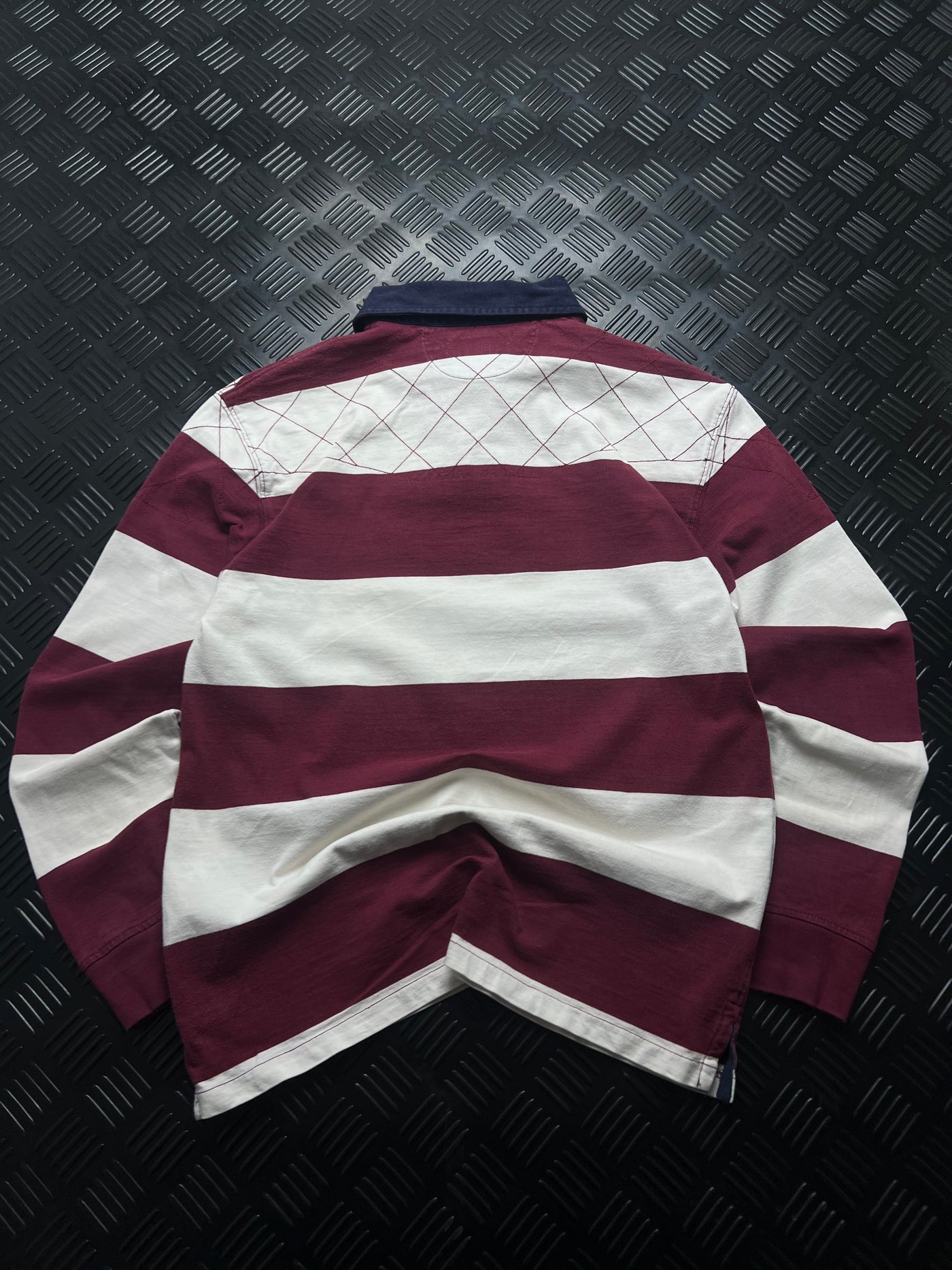 Vista trasera de polo ralph lauren rugby rayas granate