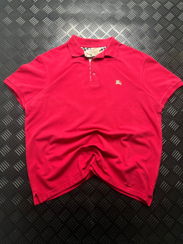 Vista frontal de polo burberry london rojo