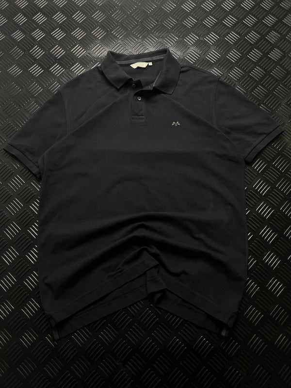 Vista frontal de polo thomas burberry negro