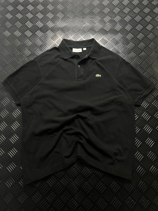 Vista frontal de polo lacoste classic fit negro
