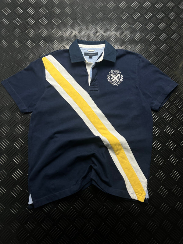 Vista frontal de polo tommy hilfiger diagonal vintage