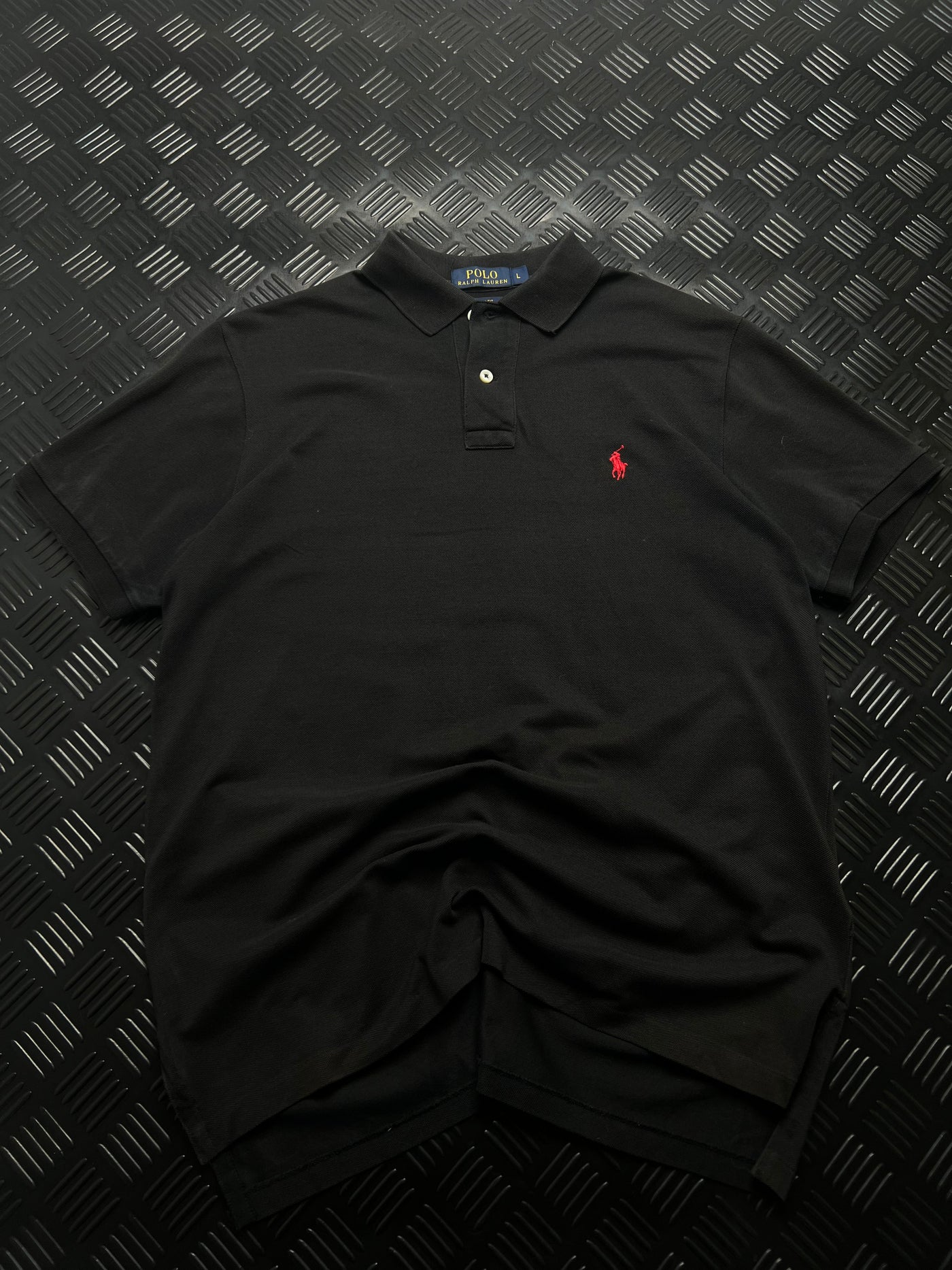 Vista frontal de polo ralph lauren custom fit negro
