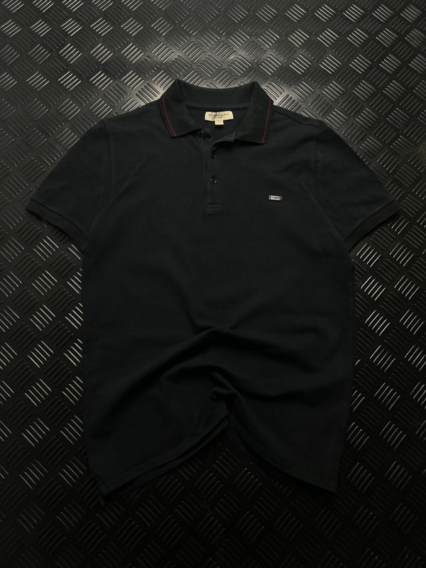 Vista frontal de polo burberry london negro