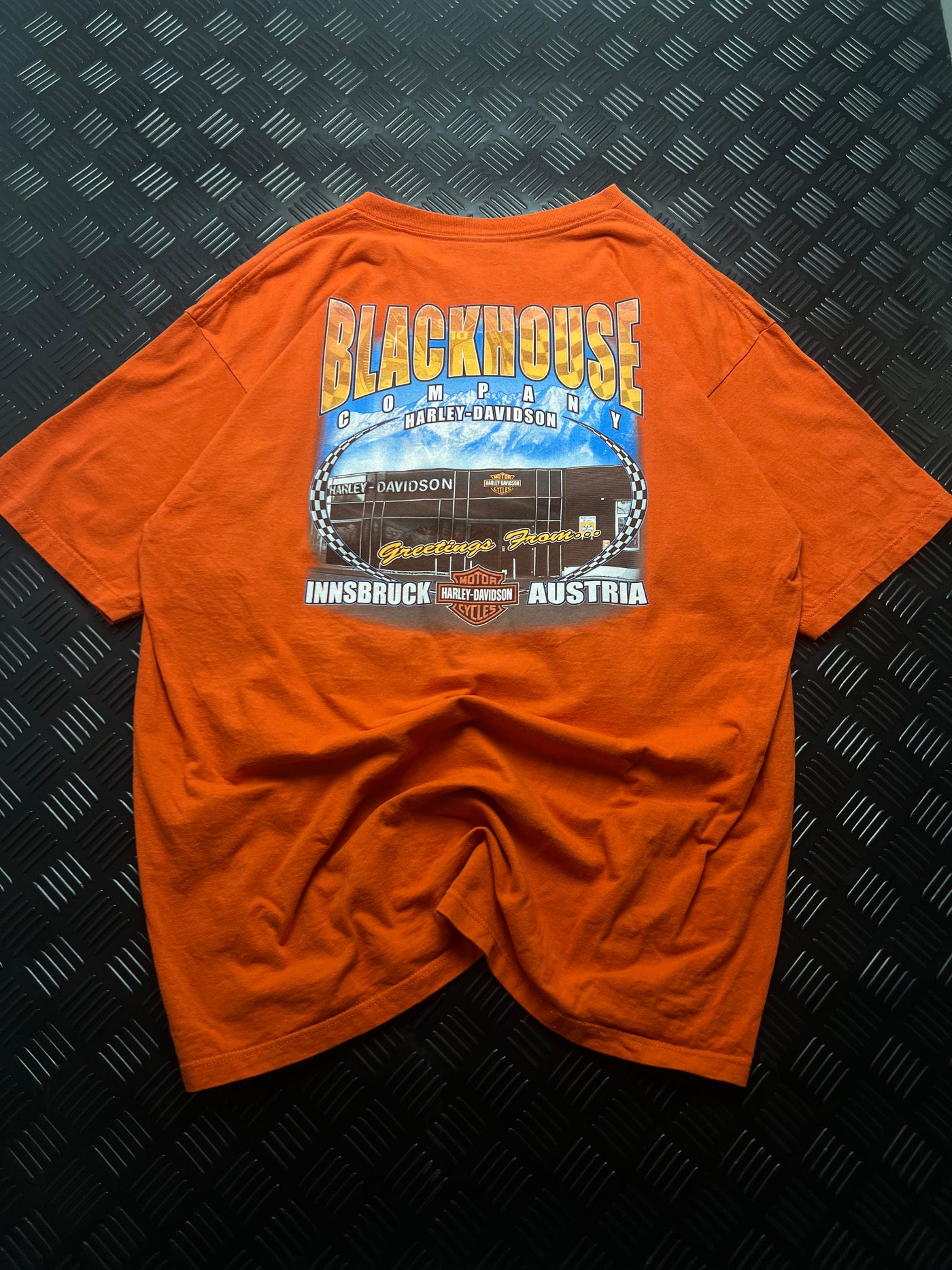 Vista trasera de camiseta harley-davidson black forest