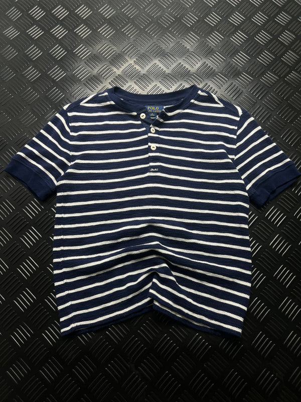 Vista frontal de camiseta henley ralph lauren rayas