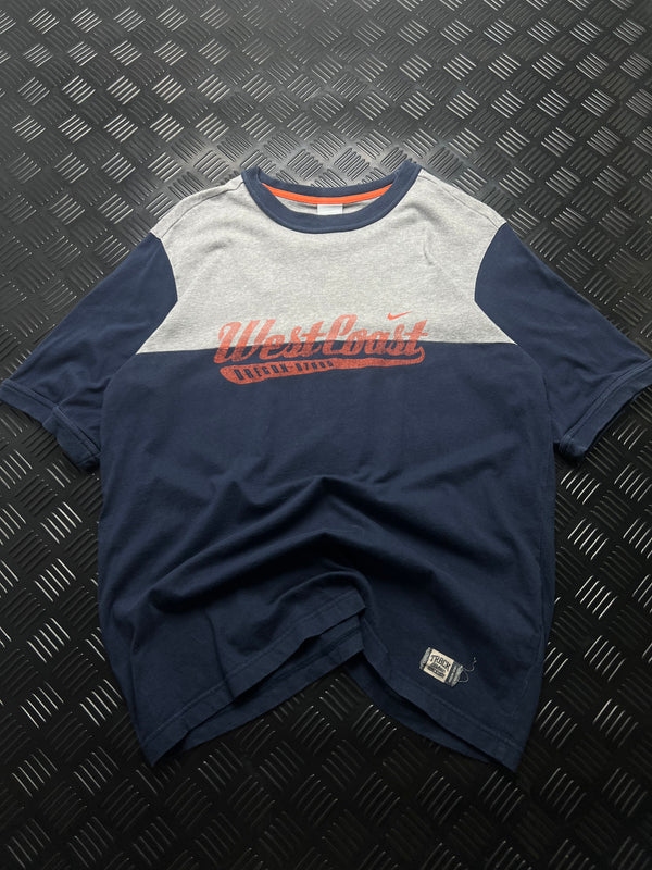 Vista frontal de camiseta nike west coast vintage