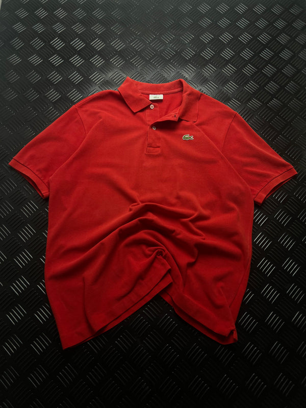Vista frontal de polo lacoste rojo talla xl