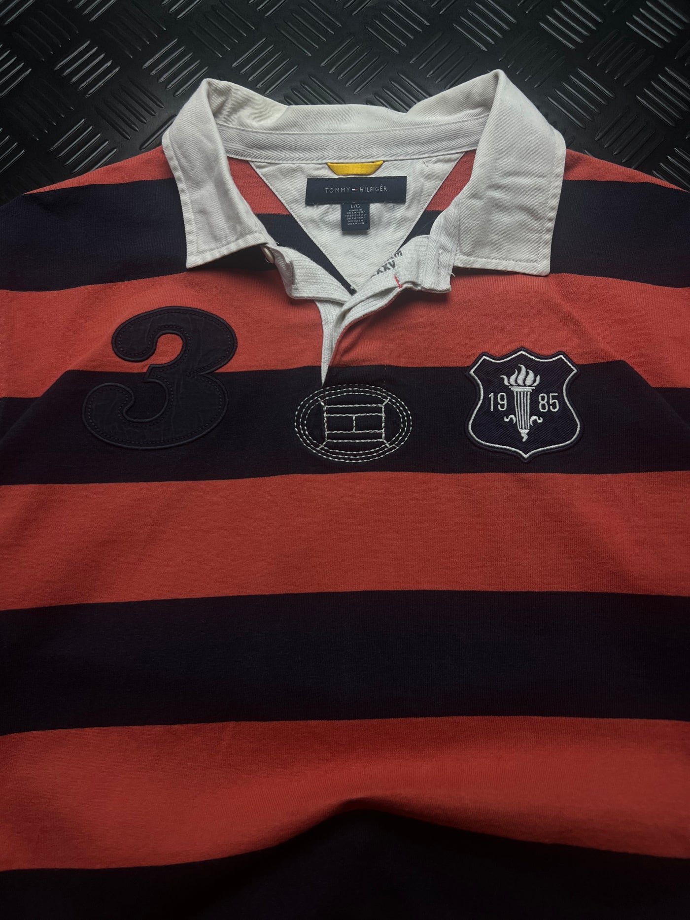 Detalle de polo rugby tommy hilfiger rayas