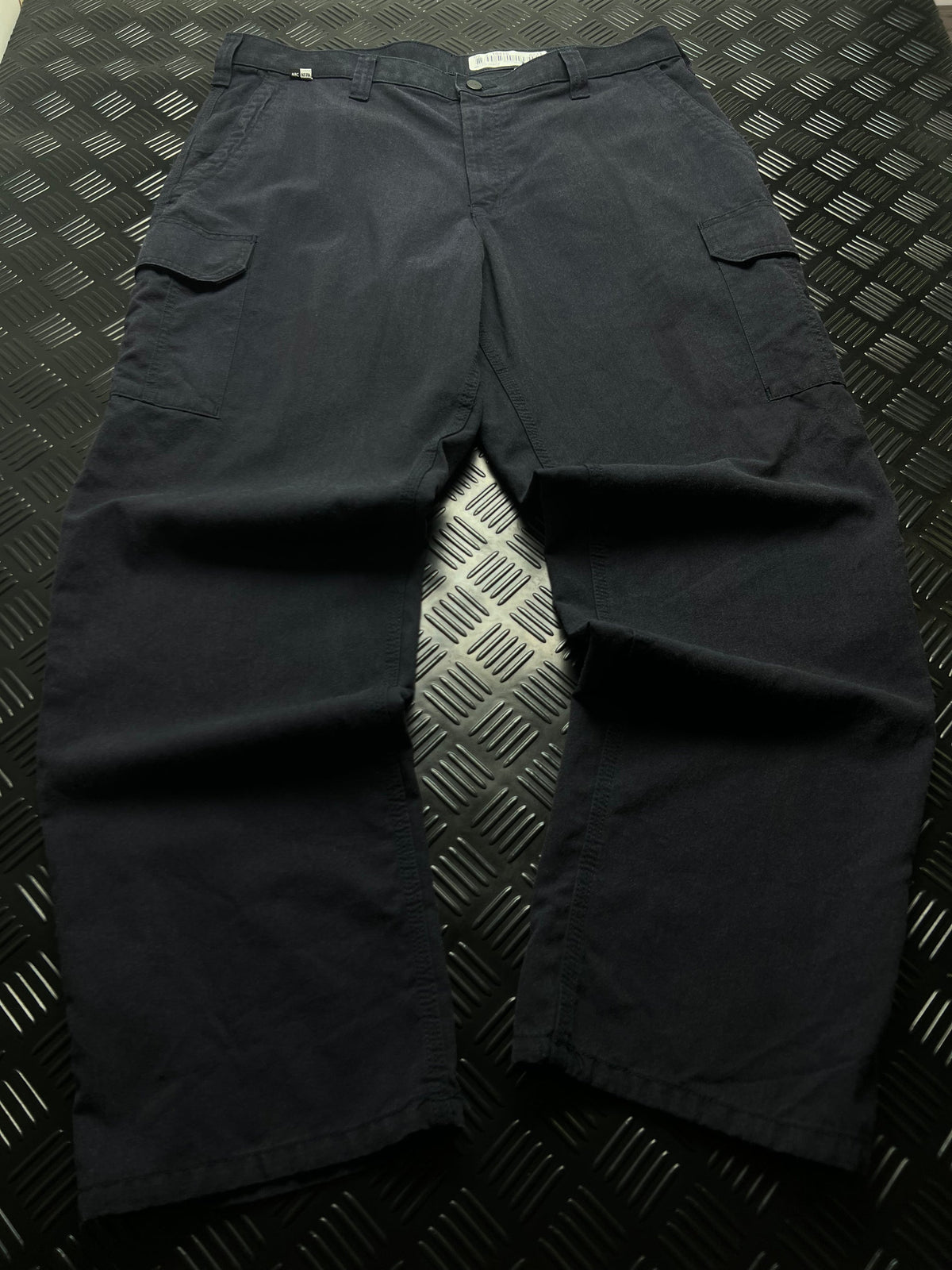 Vista frontal de pantalón cargo carhartt