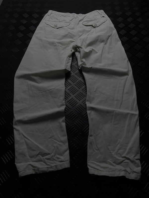 Vista trasera de pantalón carhartt wip w menson pant