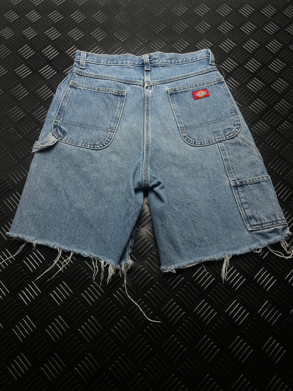 Vista trasera de bermudas vaqueras dickies carpenter