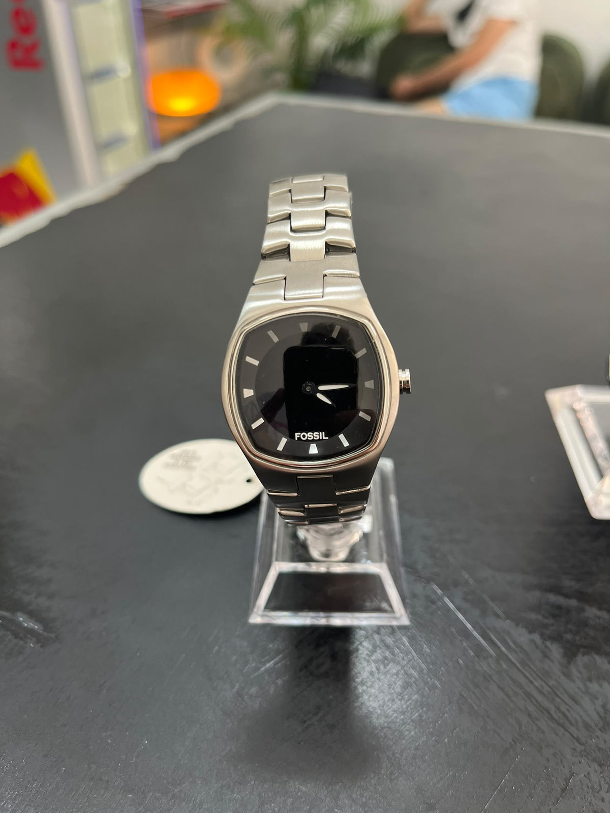 RELOJ FOSSIL RECTANGULAR CON ESFERA NEGRA