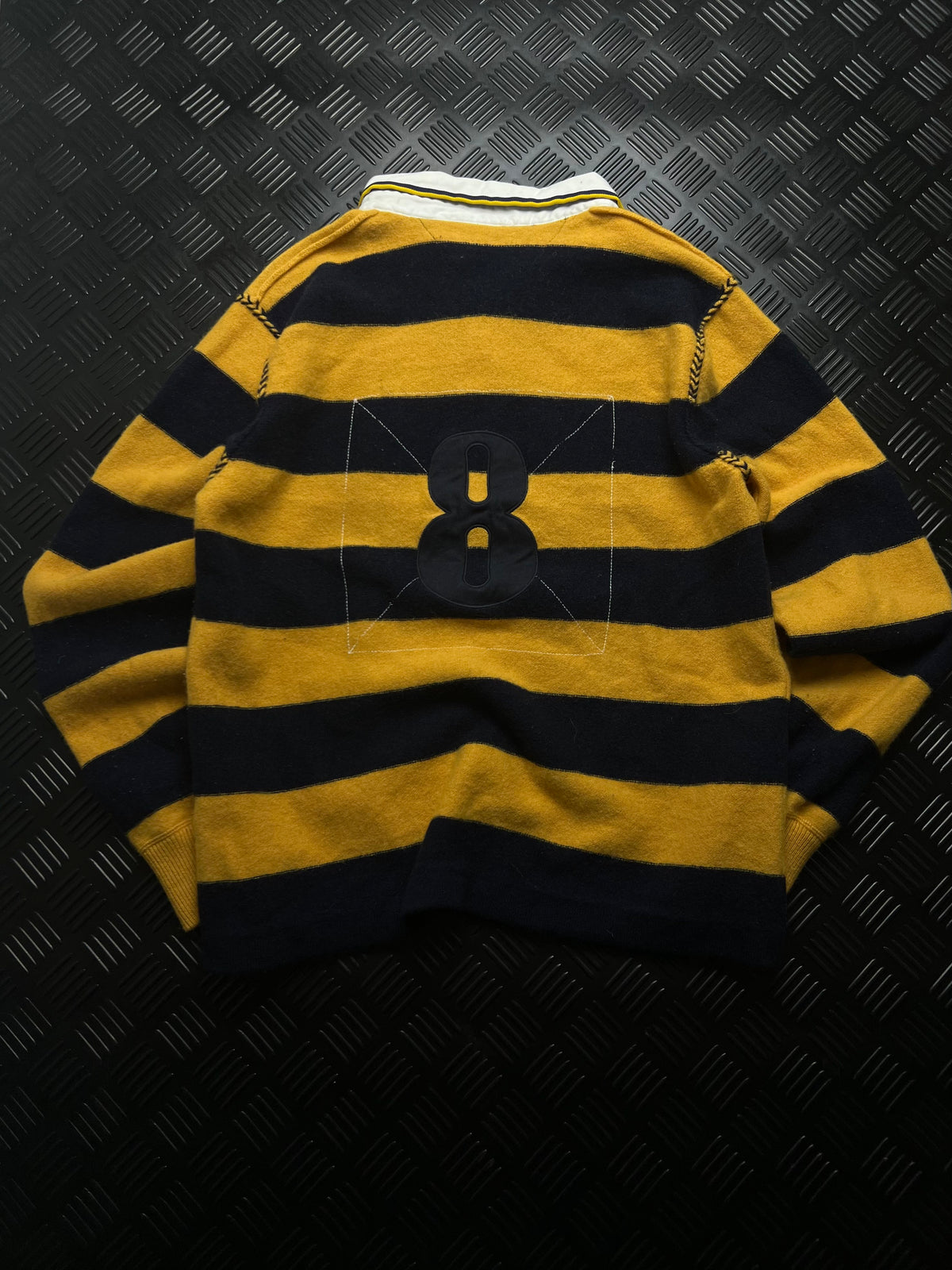 Tommy Hilfiger: Polo rugby de rayas amarillo y azul marino