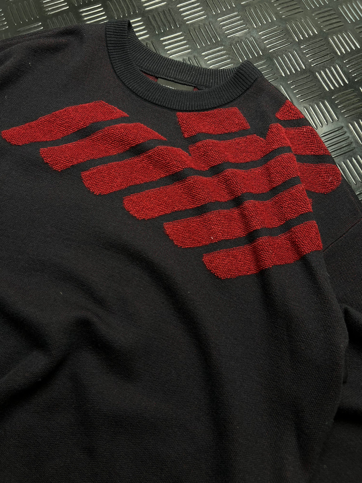Emporio Armani: Jersey negro con águila roja