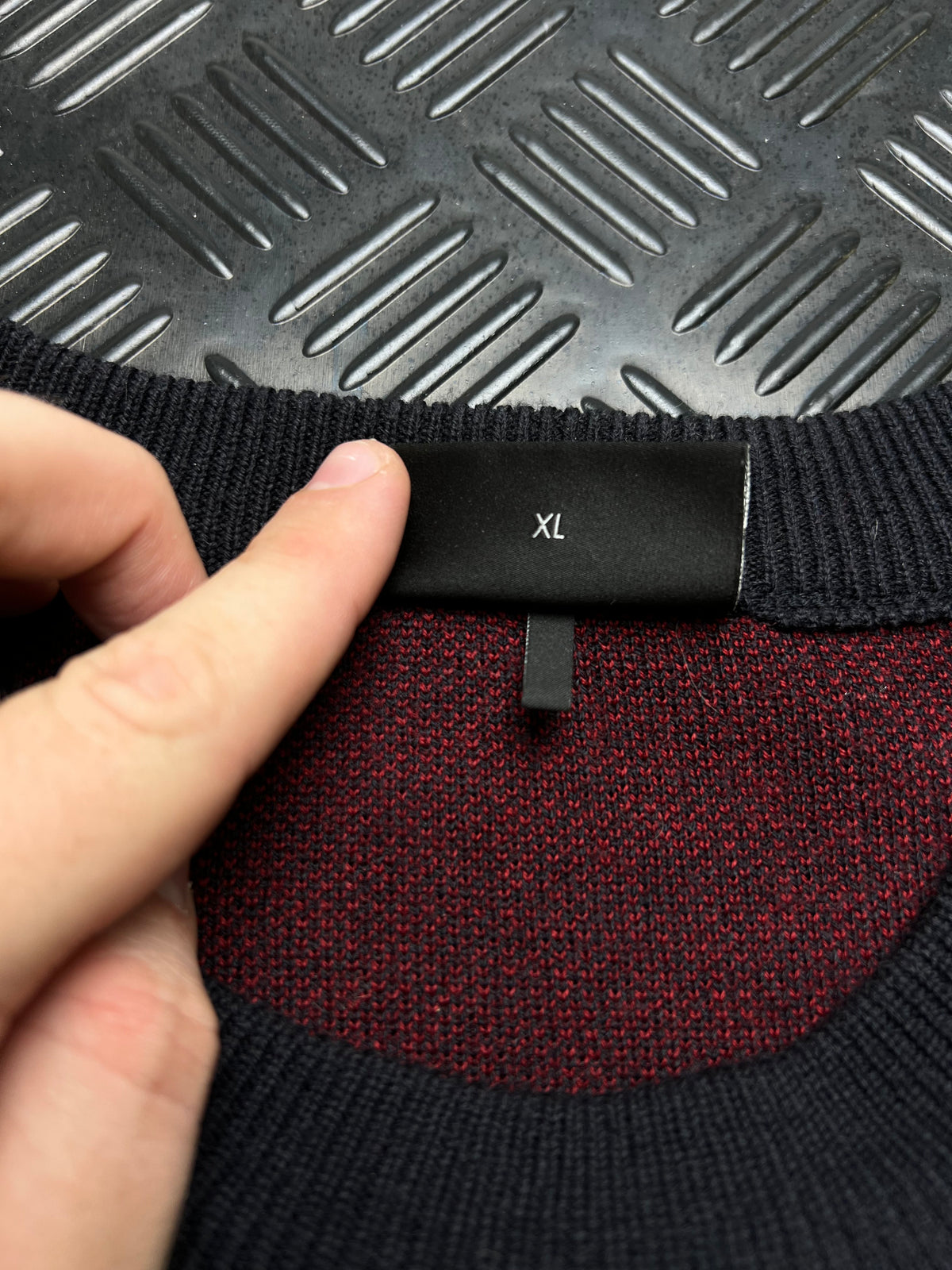 Emporio Armani: Jersey negro con águila roja