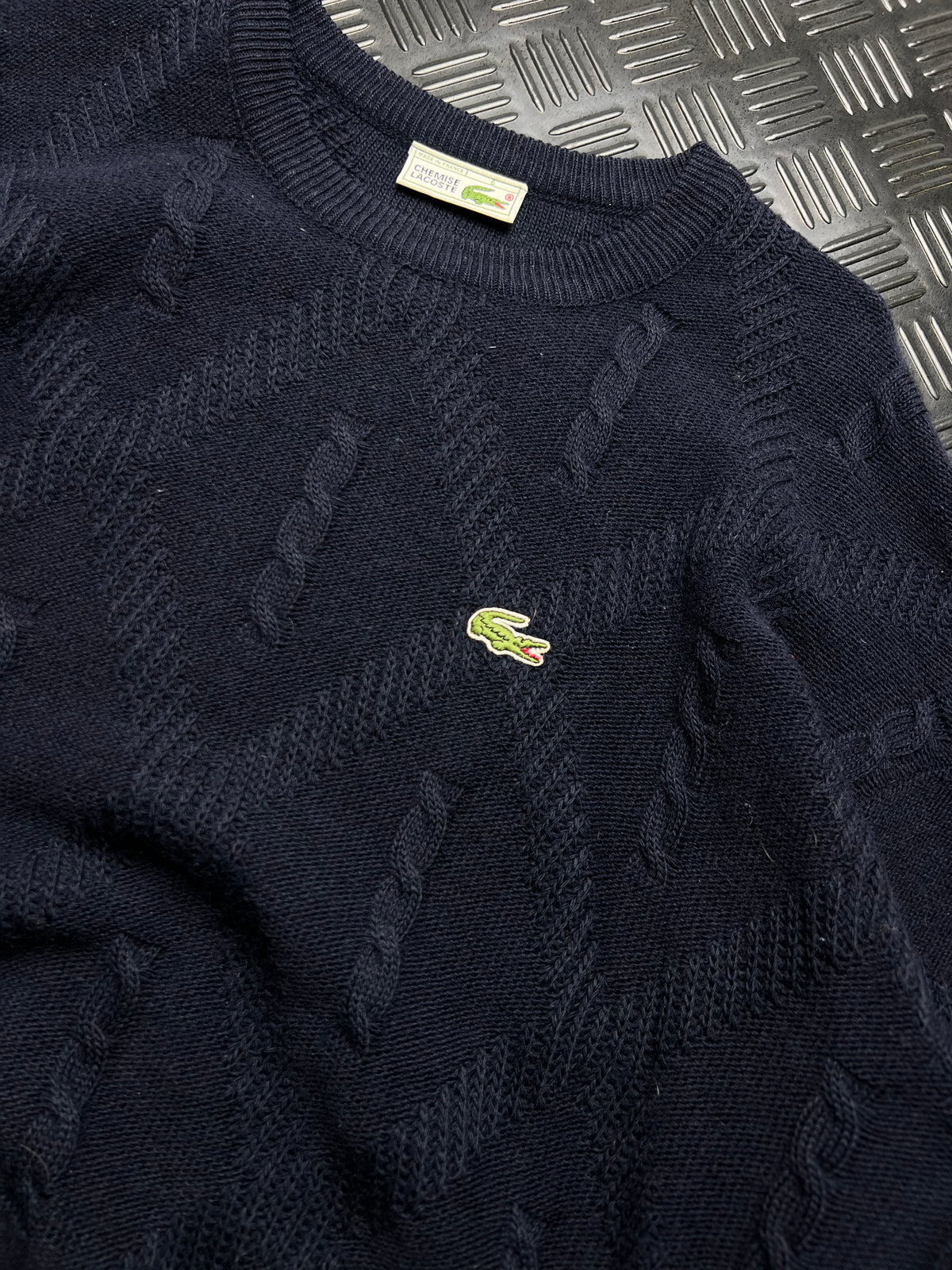 Lacoste: Jersey azul marino con detalles trenzados