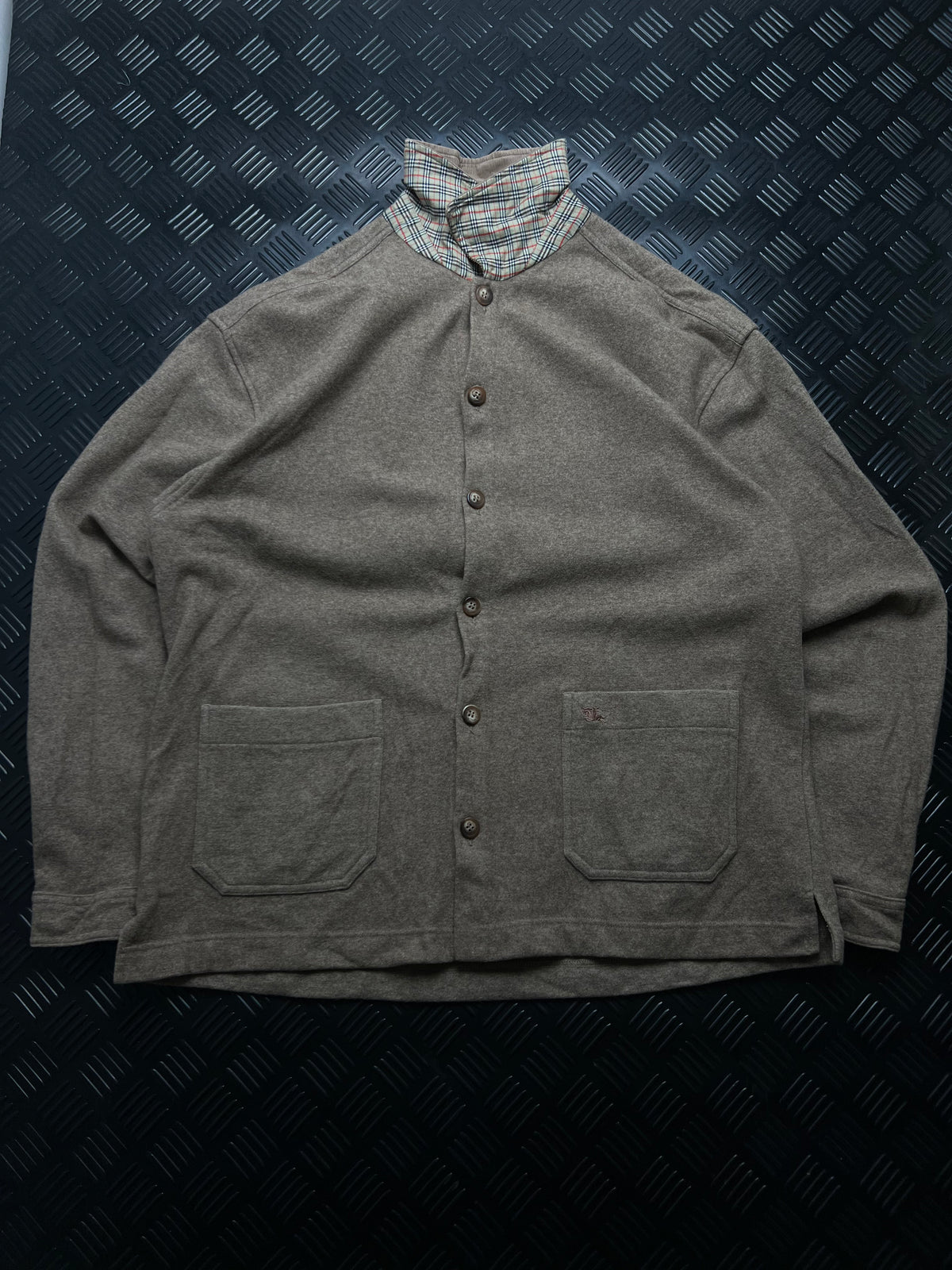 Burberry: Cárdigan gris topo con cuello y bolsillos