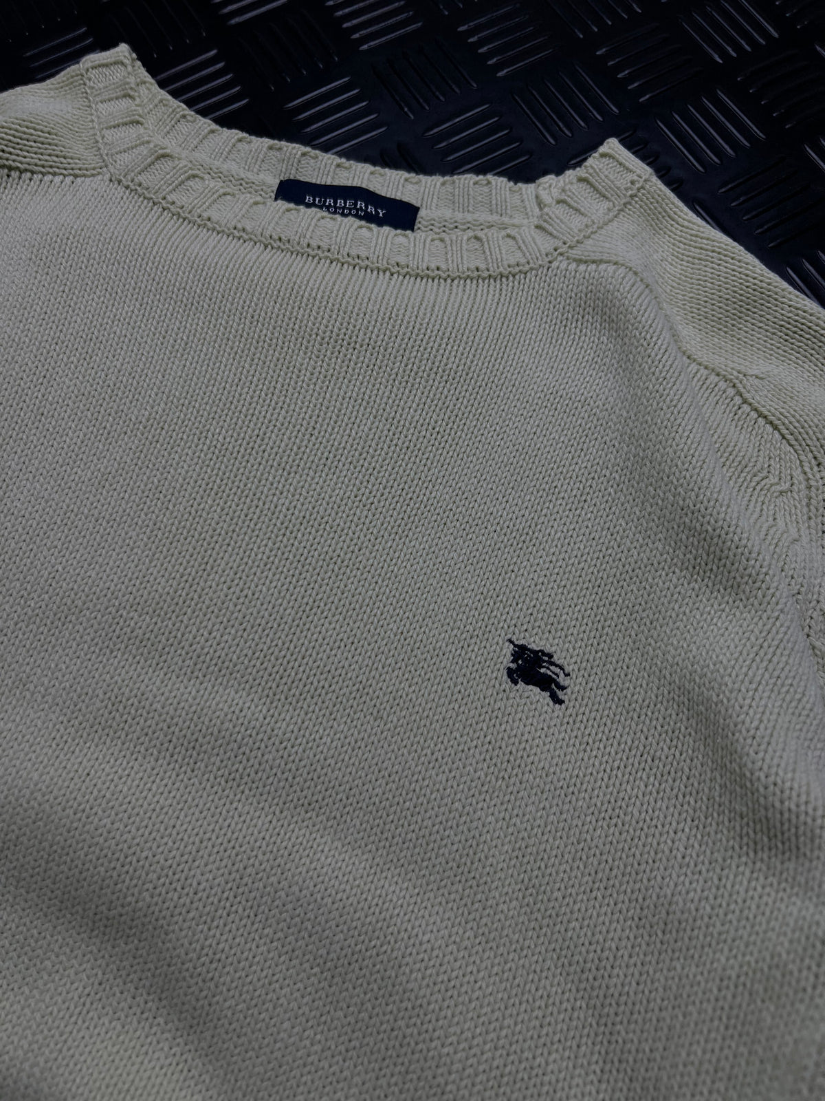 Burberry: Jersey crudo básico