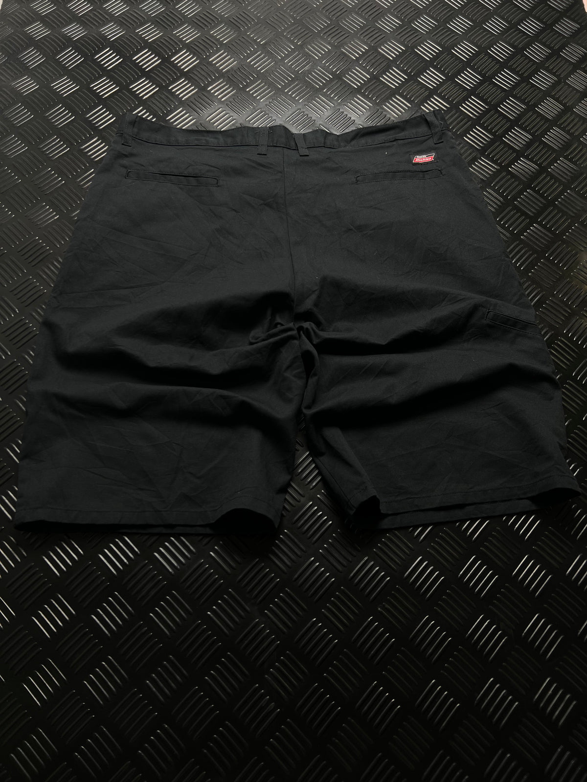 BERMUDAS DICKIES · NEGRO — vista trasera