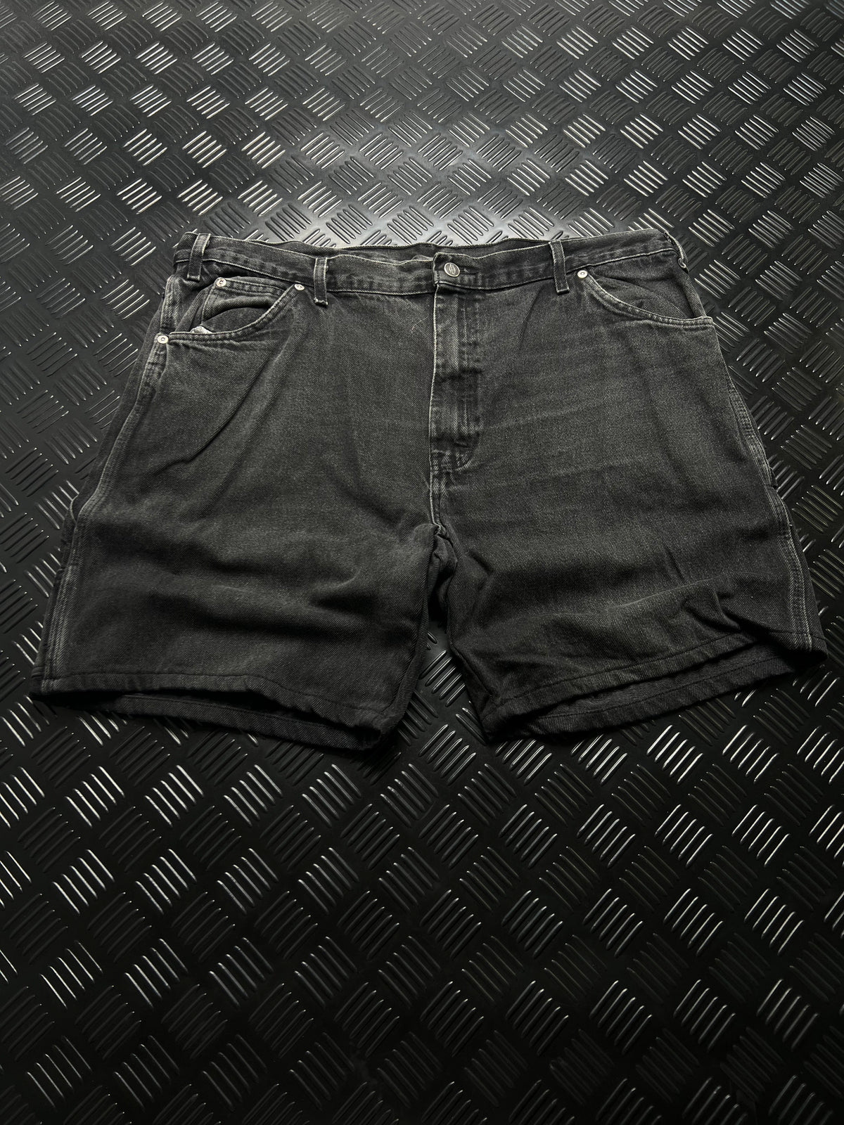 BERMUDAS VAQUERAS CARPENTER DICKIES · GRIS OSCURO — vista delantera