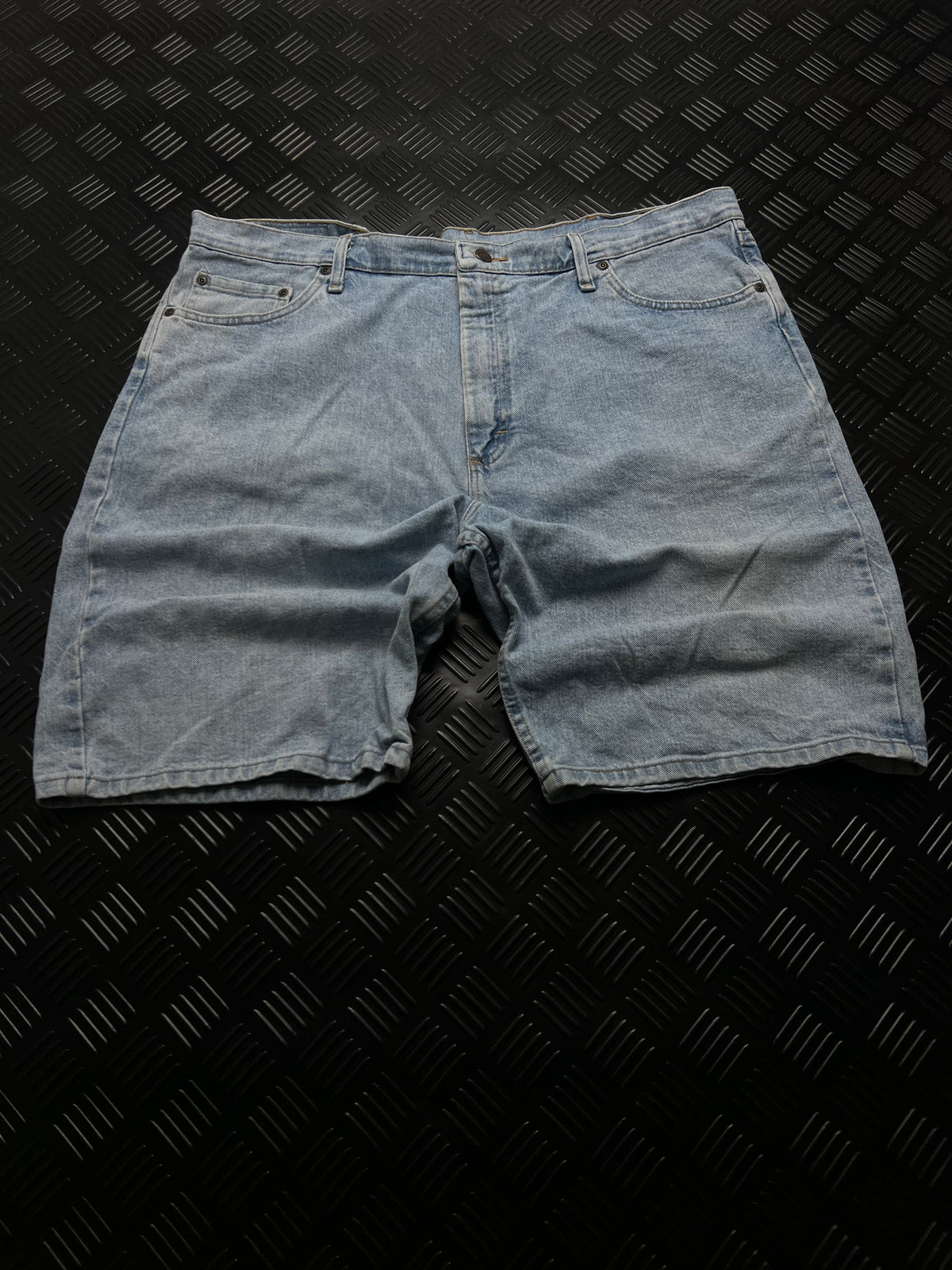 BERMUDAS VAQUERAS WRANGLER · AZUL CLARO — vista delantera