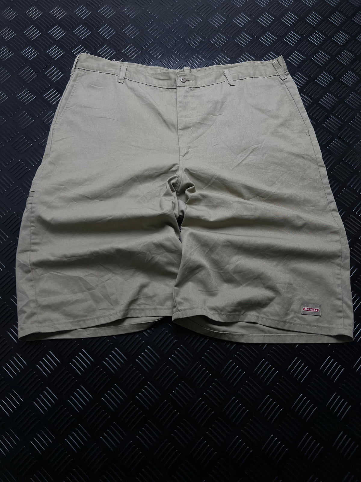 BERMUDAS DICKIES · VERDE OLIVA — vista delantera