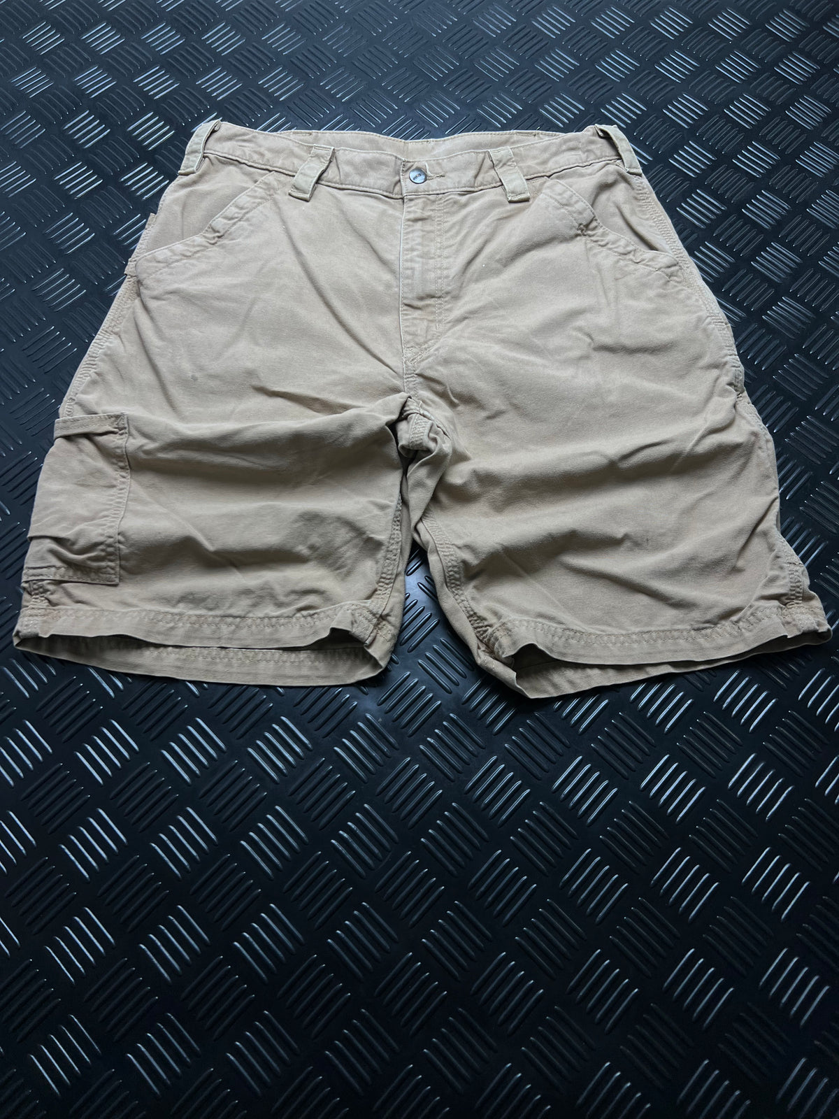 BERMUDAS ORIGINAL FIT B147 DKH CARHARTT · CAQUI — vista delantera