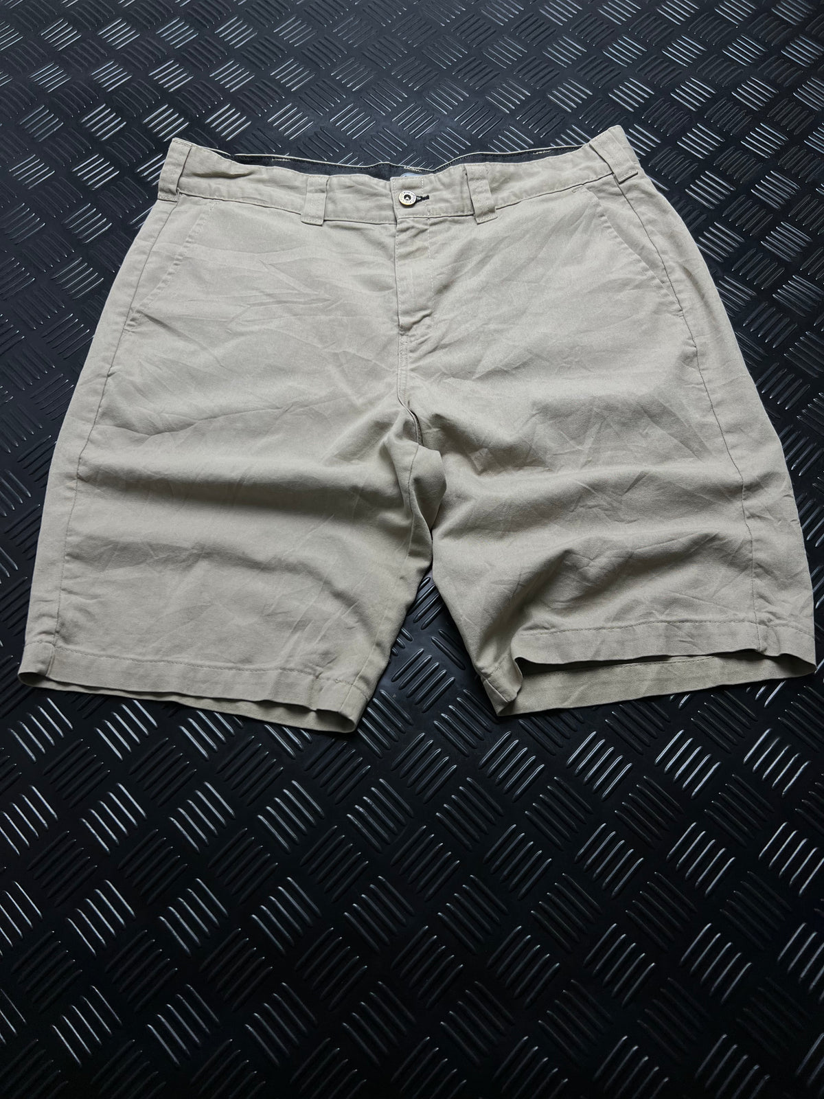 BERMUDAS DICKIES · VERDE OLIVA — vista delantera