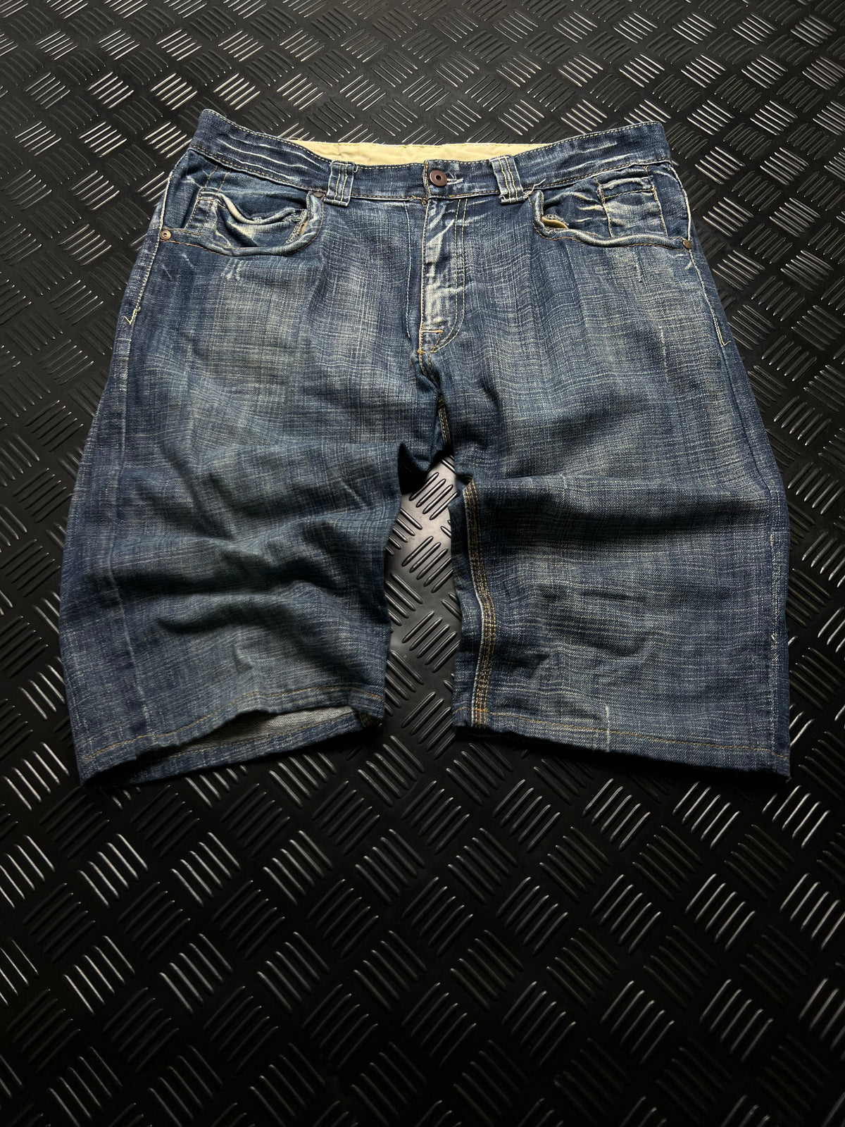 BERMUDAS VAQUERAS CON BORDADO TRASERO ZARA · AZUL OSCURO — vista delantera