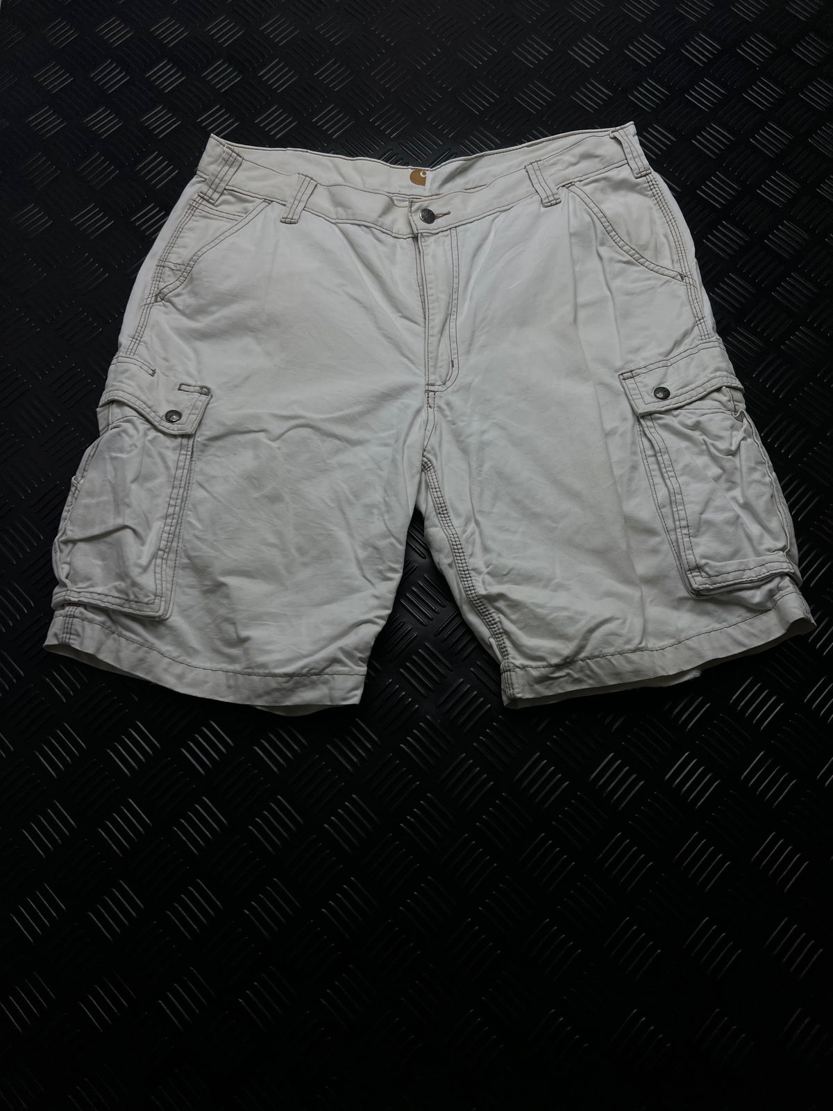 BERMUDAS CARGO CARHARTT · BEIGE CLARO — vista delantera